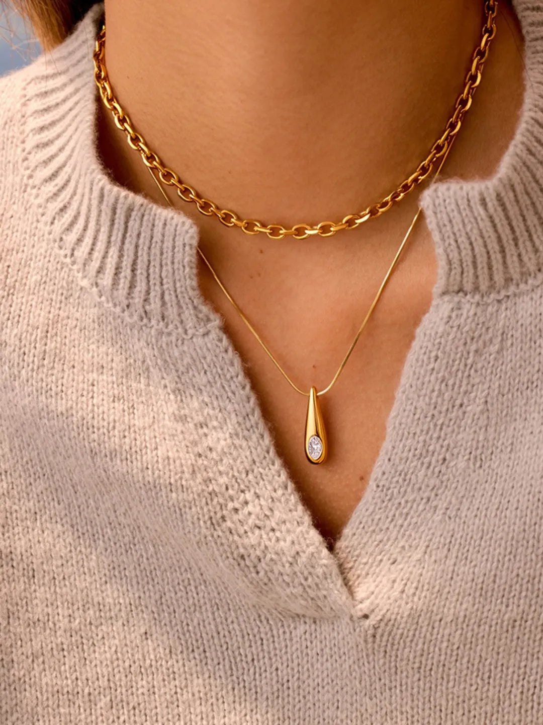 DROP CHARM NECKLACE