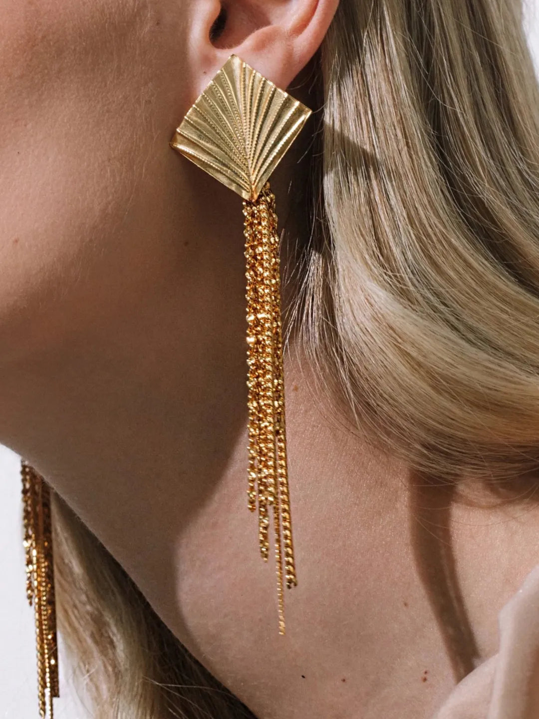 GLAMOUR TASSEL EARRINGS
