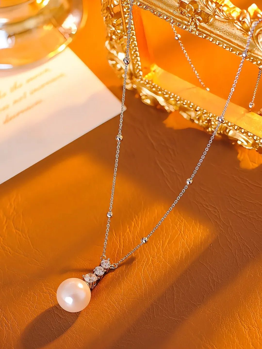 PEARL PENDANT NECKLACE