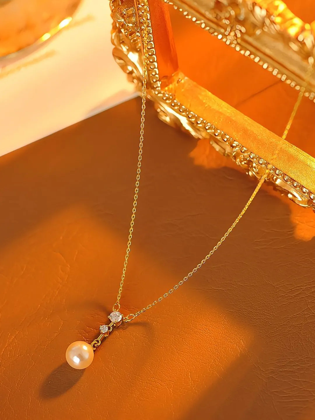 PEARL PENDANT NECKLACE