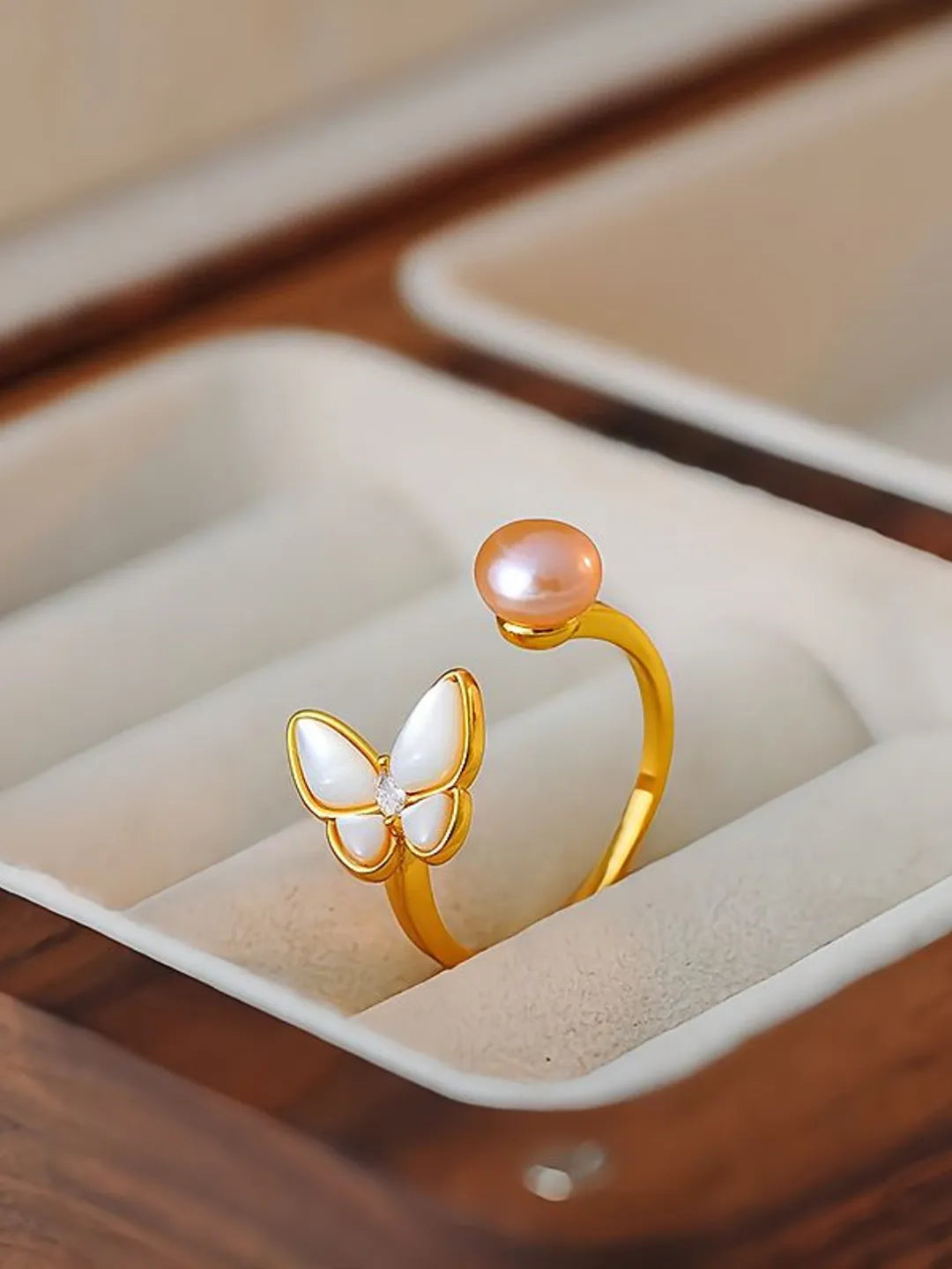 BUTTERFLY PEARL SWEET RING