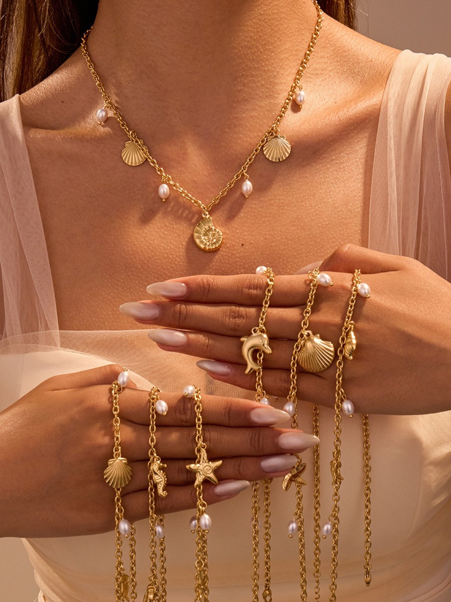 STARDUST SHELL NECKLACE