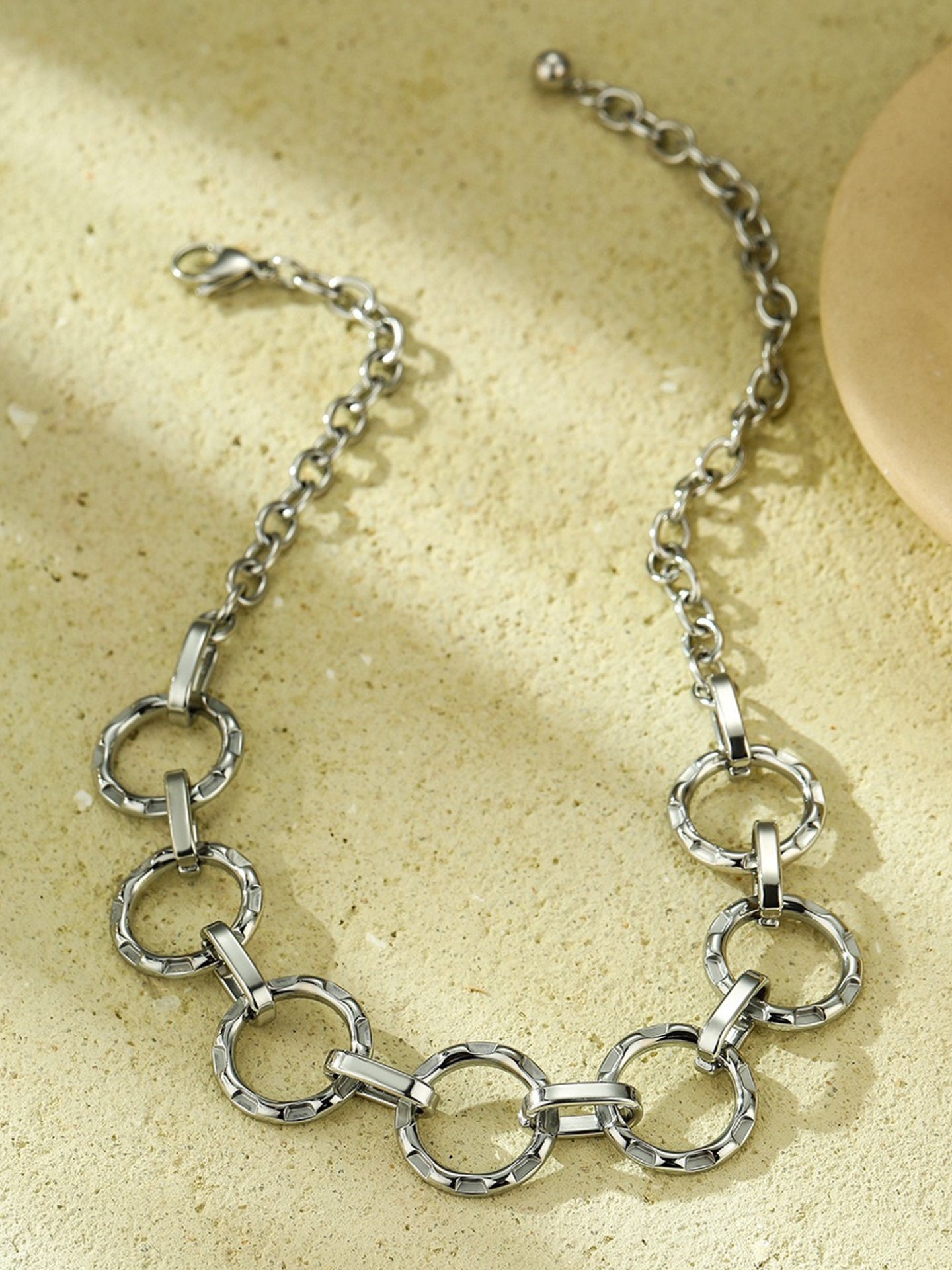 STATEMENT ROUND NECKLACE