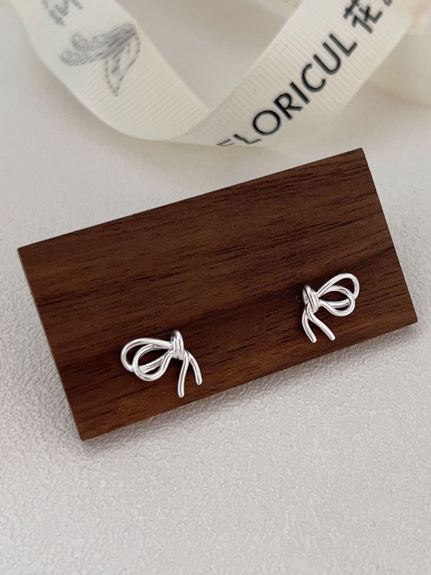 BOW NECKLACE & EARRINGS SET