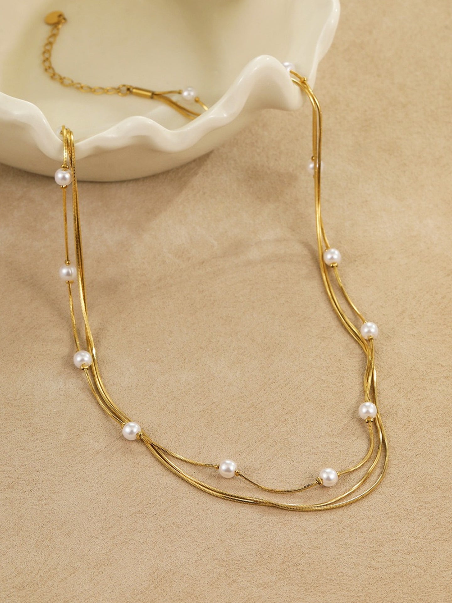 SIREN'S HOARD SHELL NECKLACE