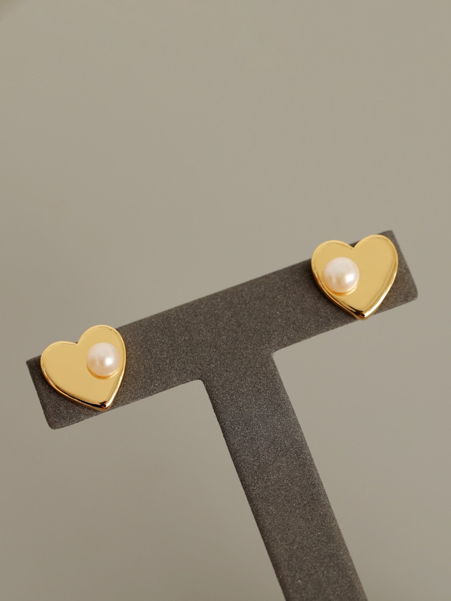 POLISHED HEART EARRINGS