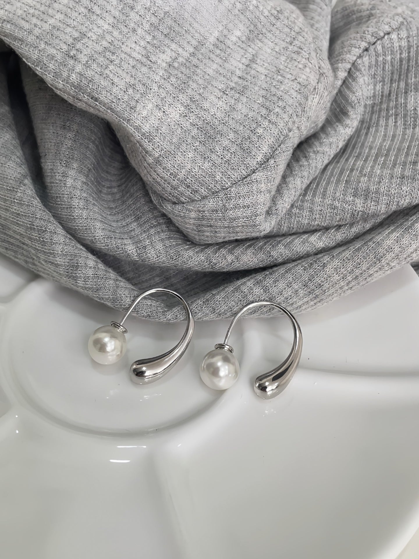 WATERDROP PEARL EARRINGS