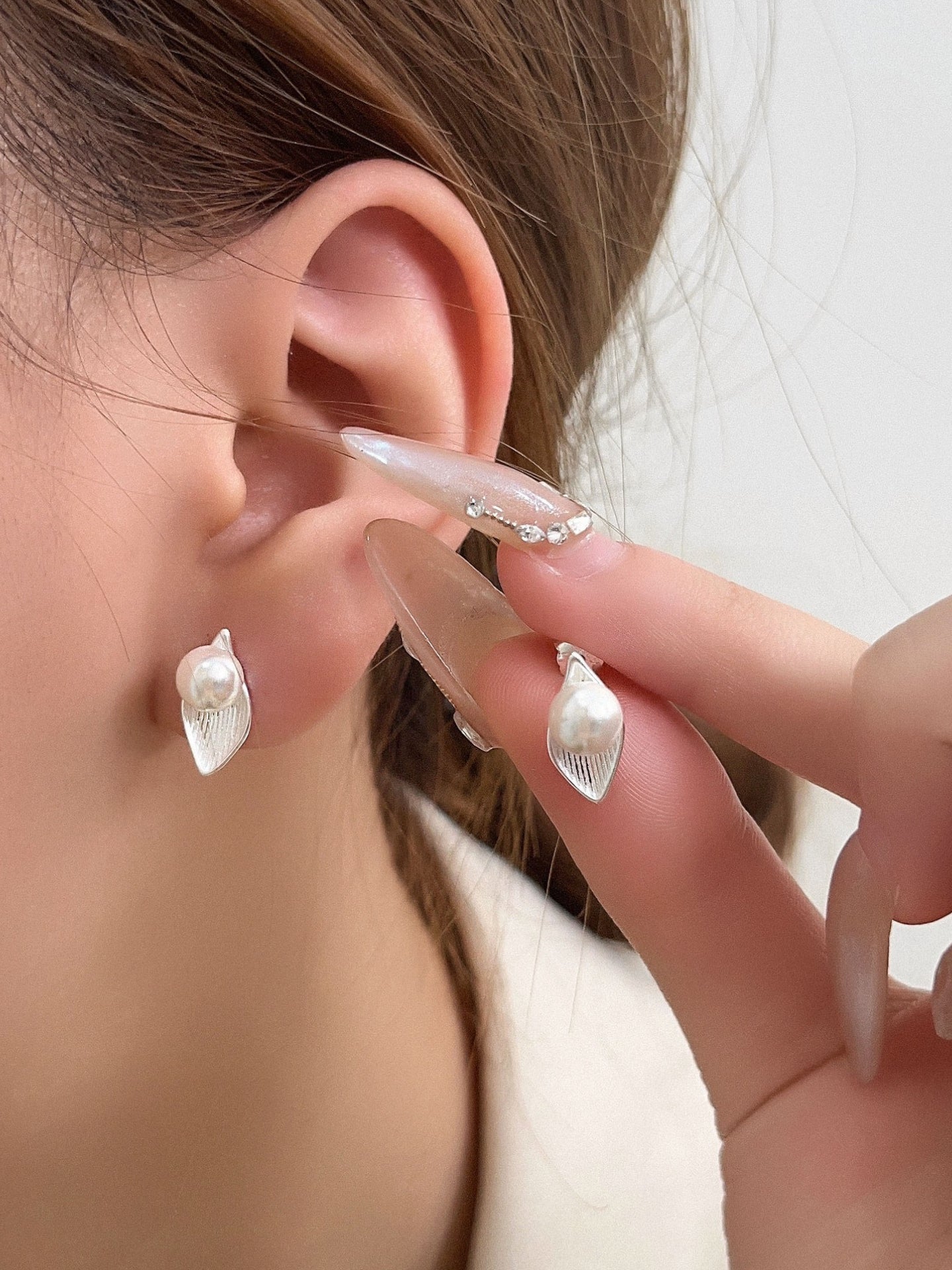LEAF PEARL EARRINGS