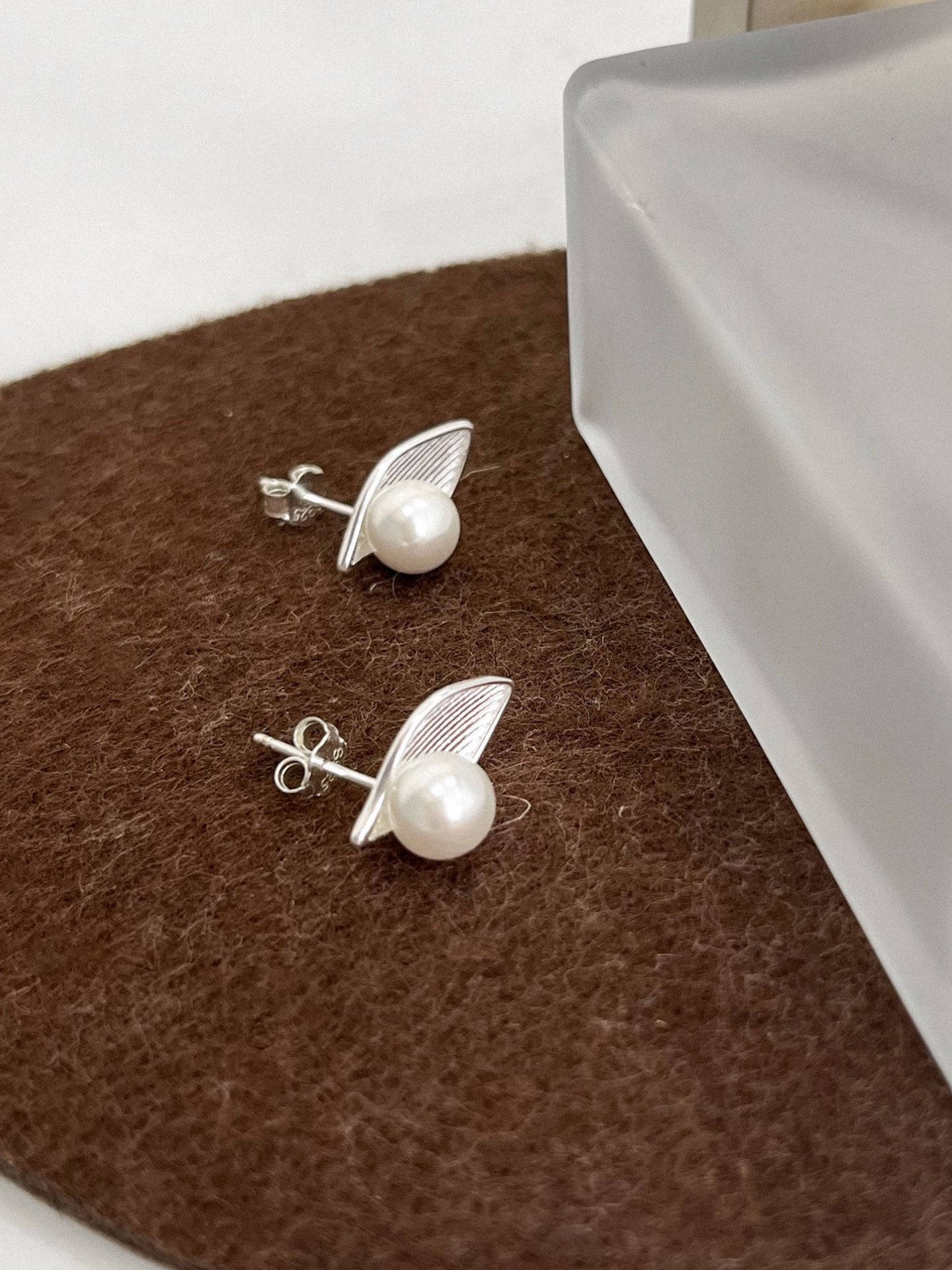 LEAF PEARL EARRINGS