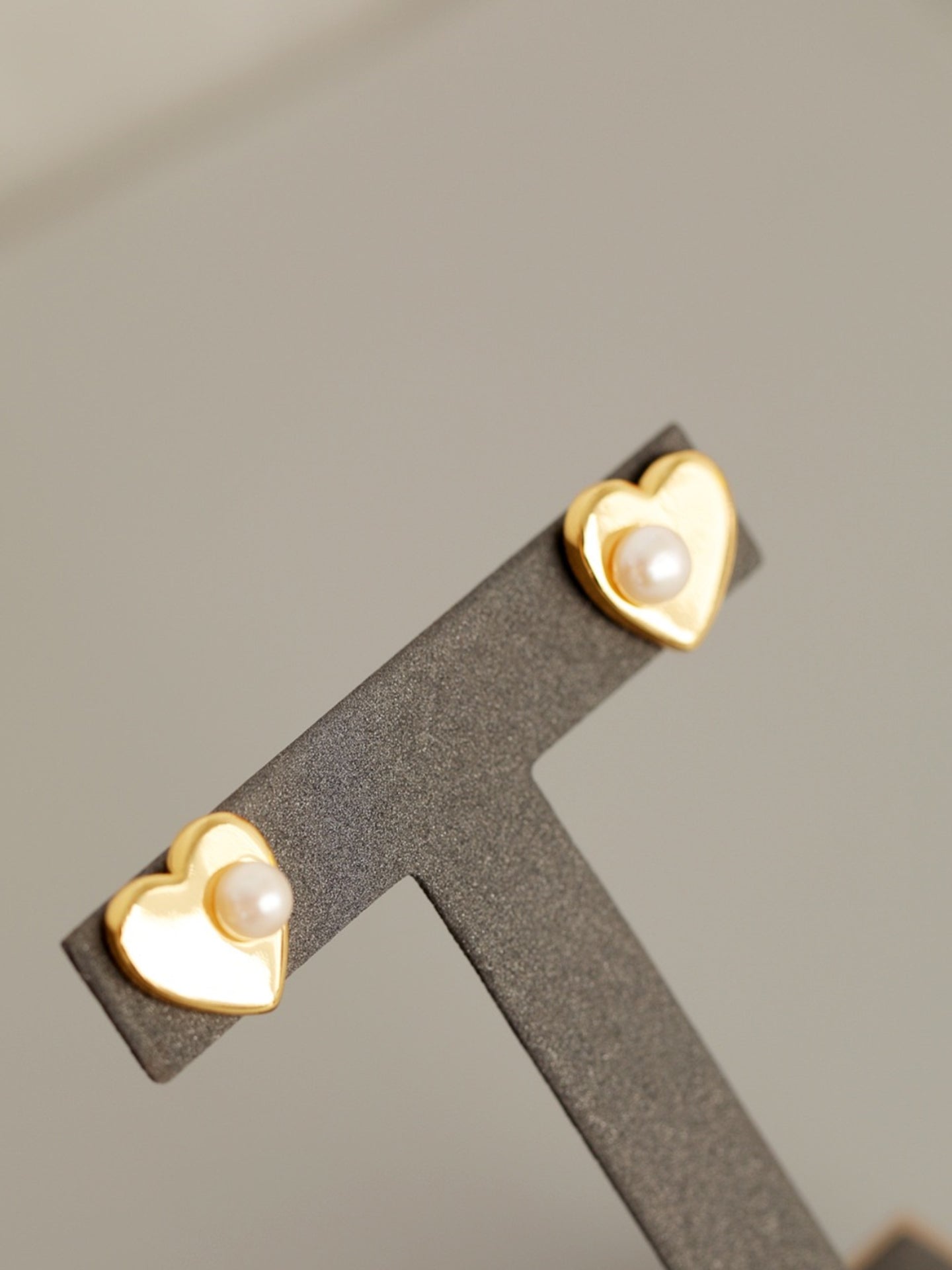 POLISHED HEART EARRINGS