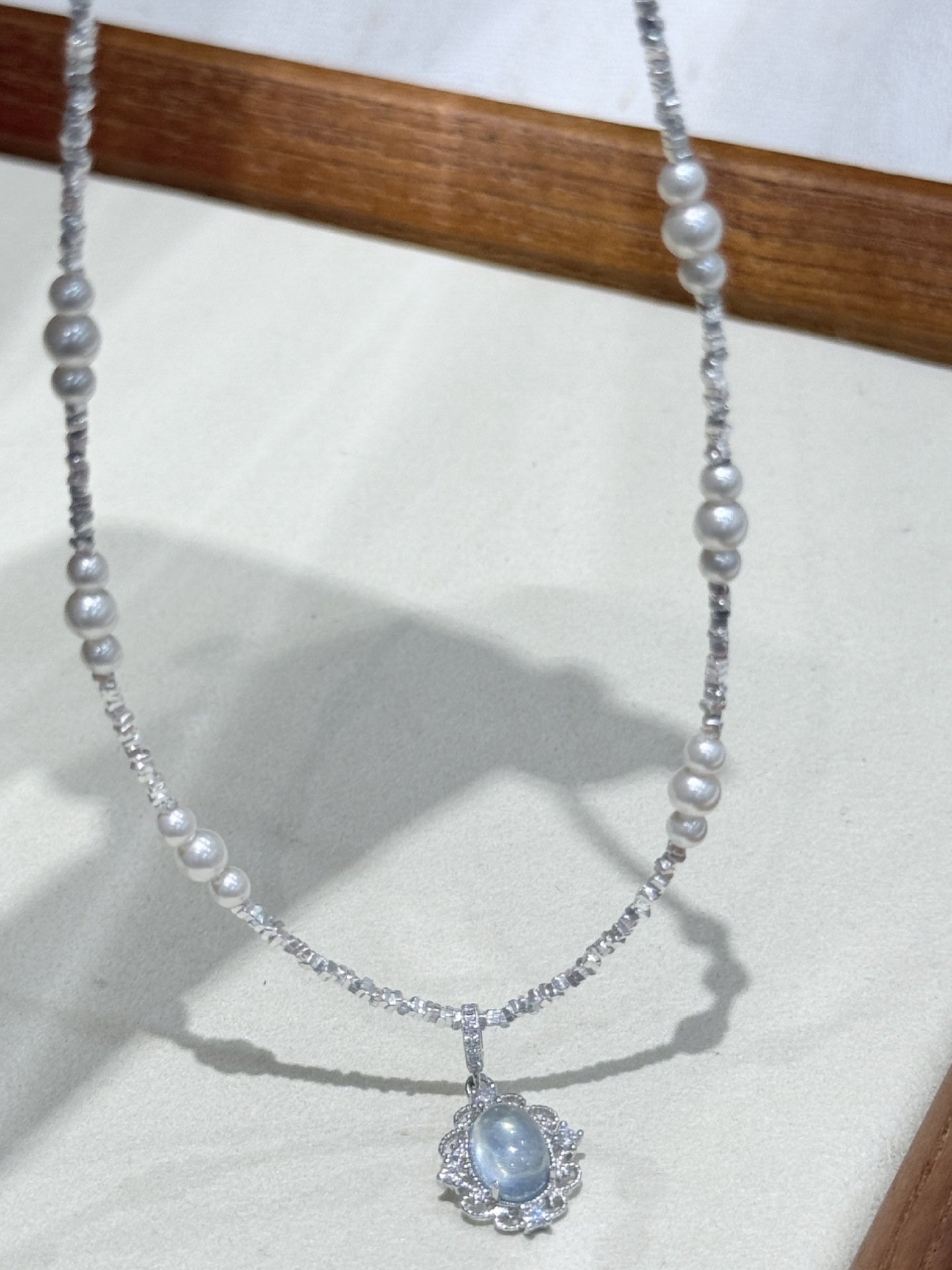 OCEAN'S LUSTER NECKLACE