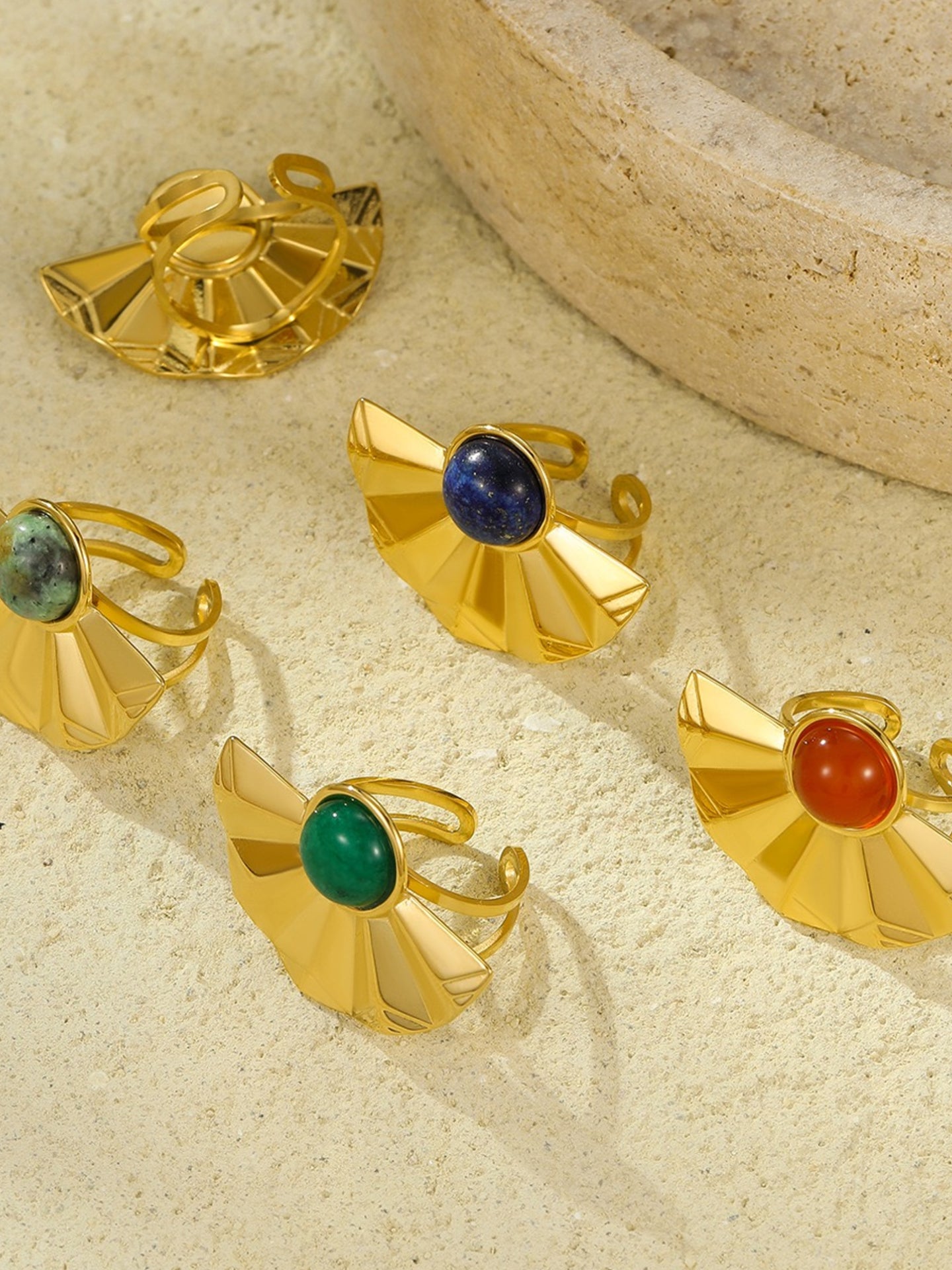 FAN-SHAPED RING