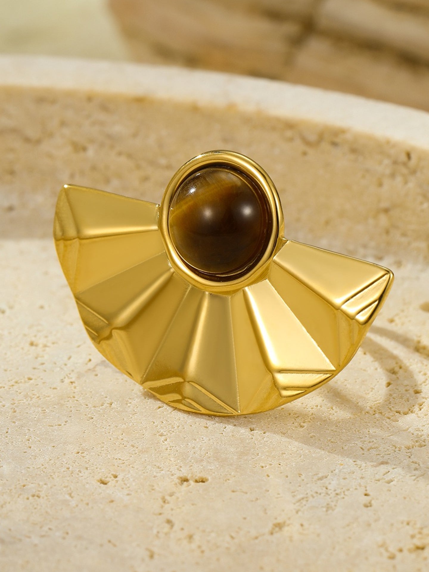 FAN-SHAPED RING