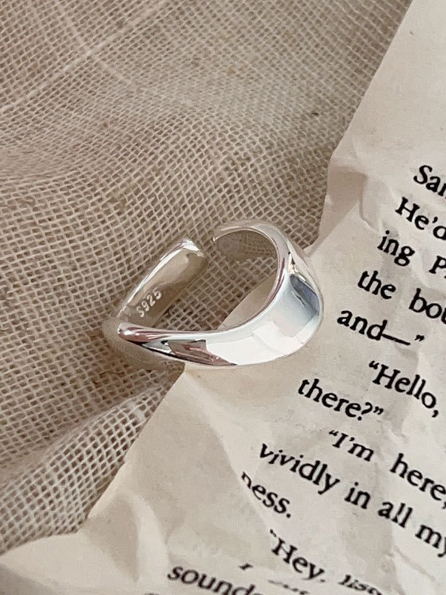 ASYMMETRIC DESIGN RING