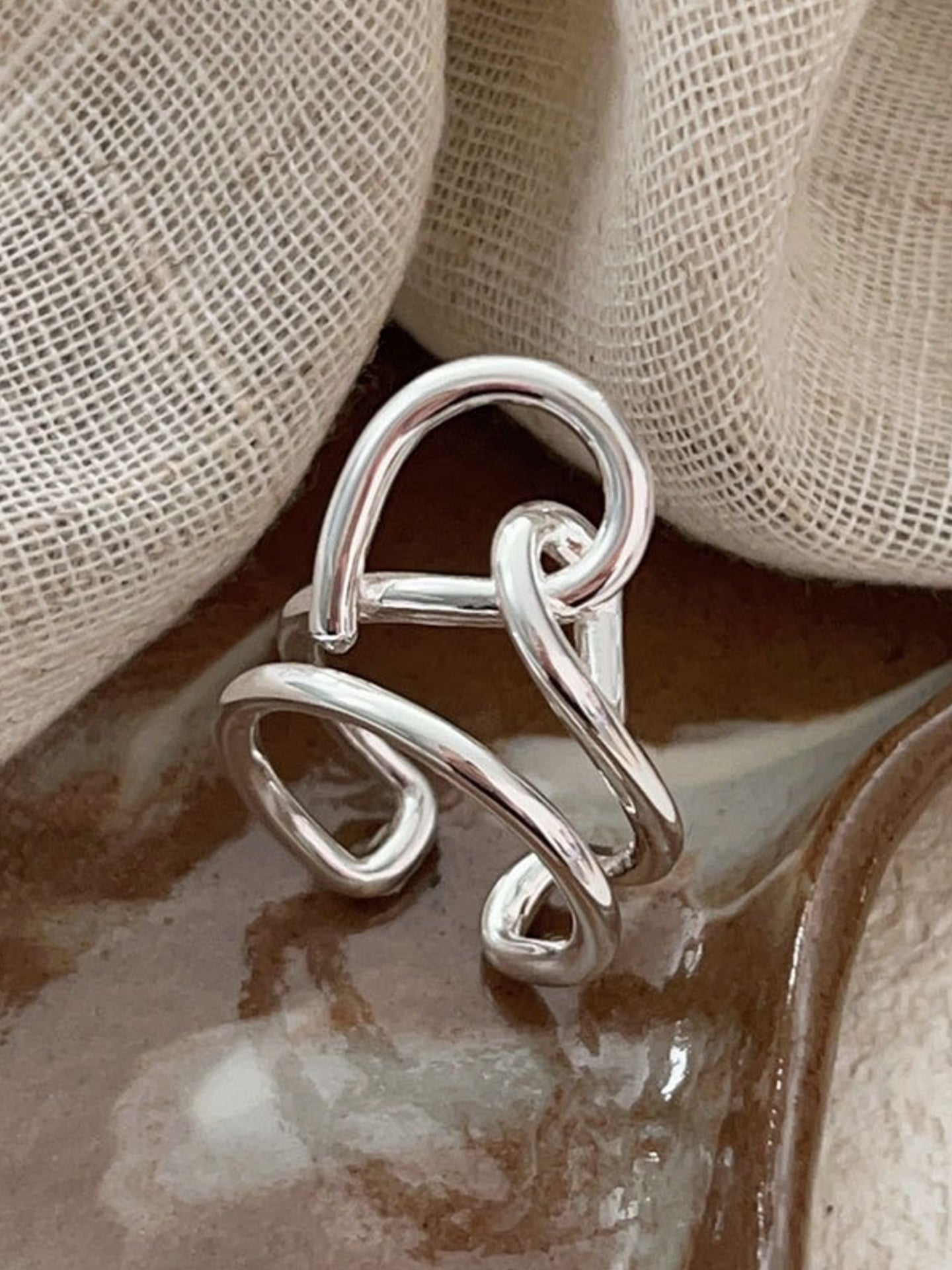 ASYMMETRIC DESIGN RING