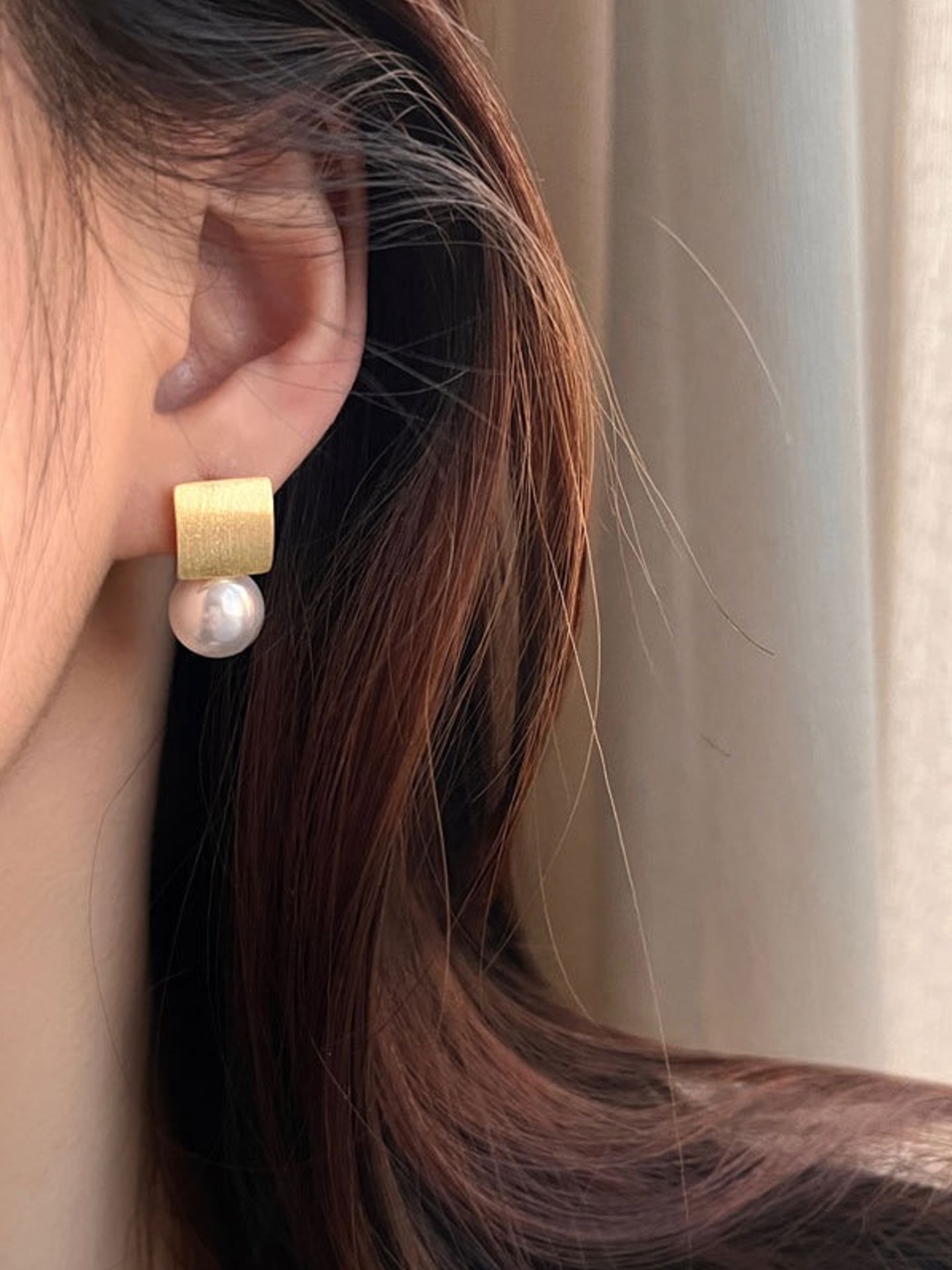 RETRO SHELL PEARL EARRINGS