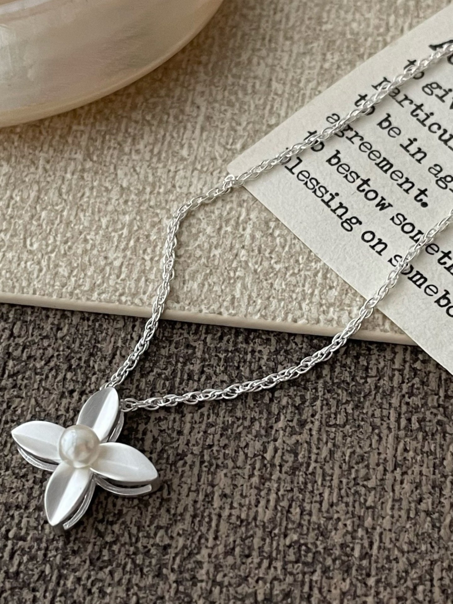 FOUR-LEAF NECKLACE