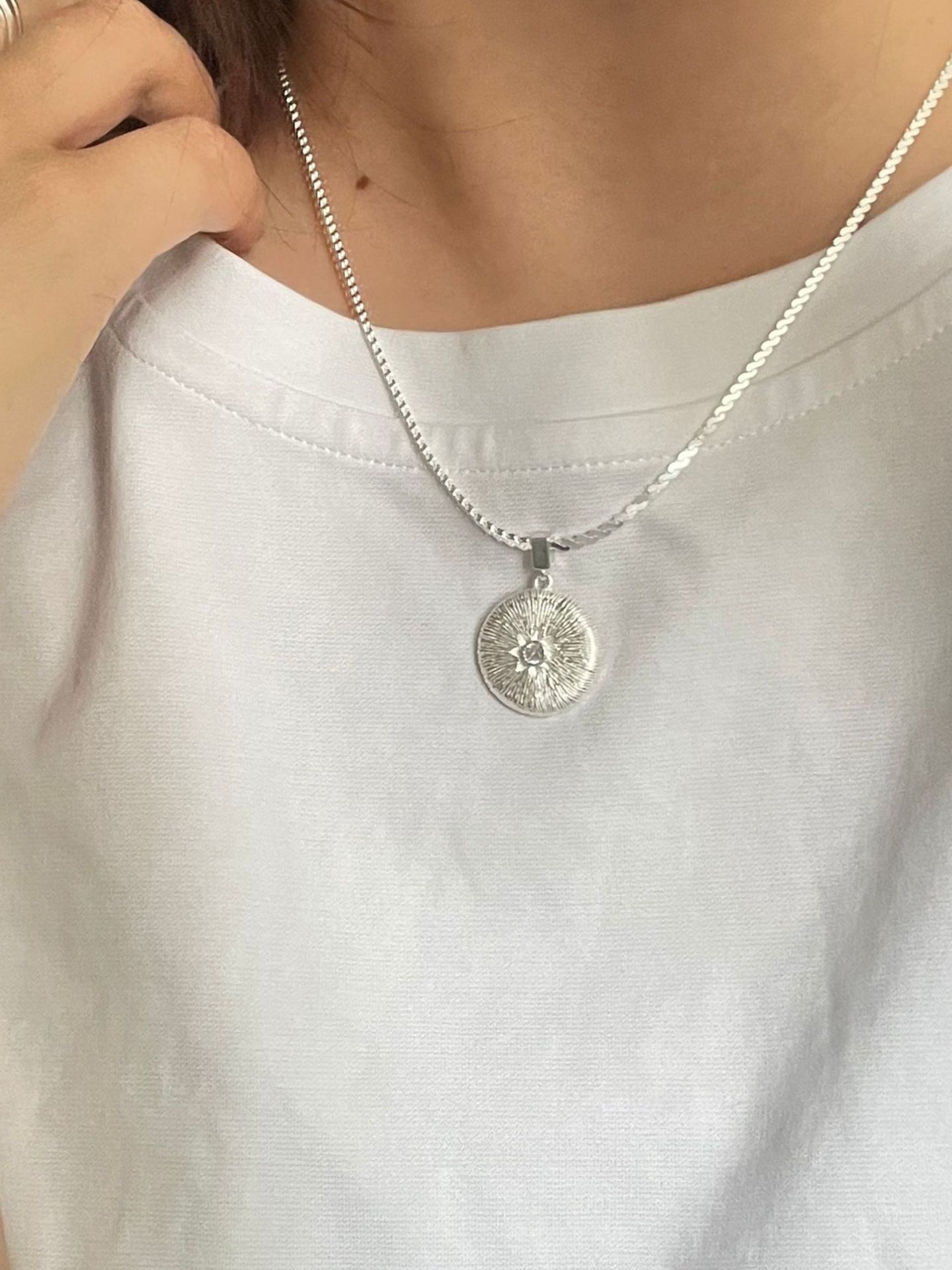 TEXTURED ZIRCON NECKLACE