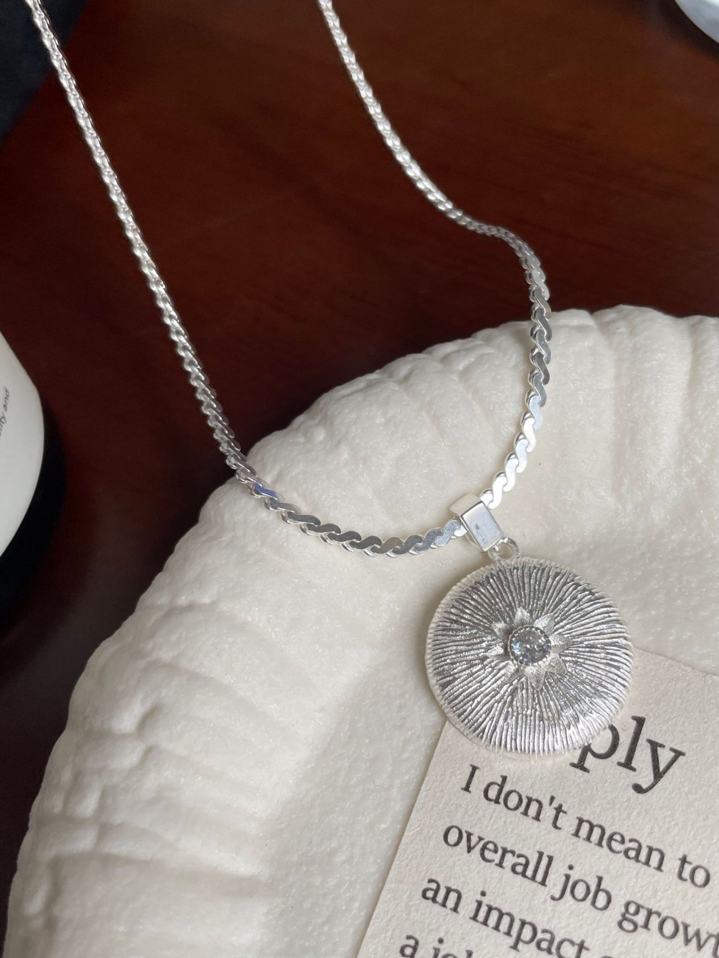 TEXTURED ZIRCON NECKLACE