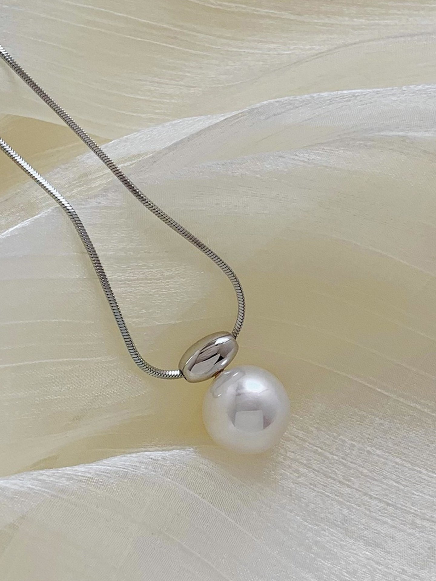 PEARL PENDANT NECKLACE
