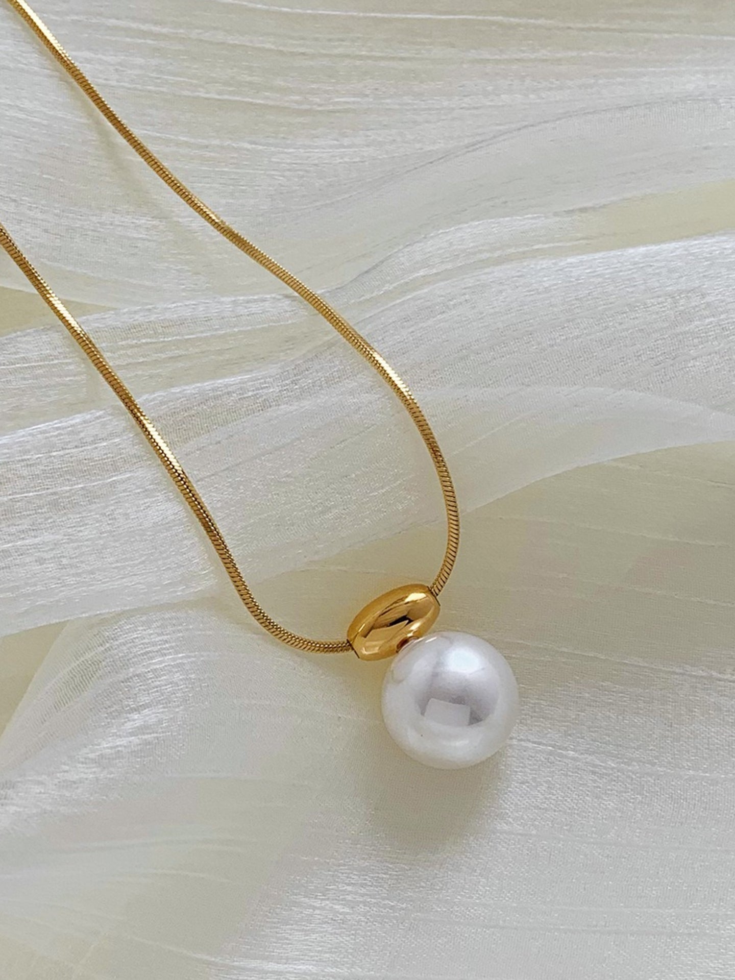 PEARL PENDANT NECKLACE