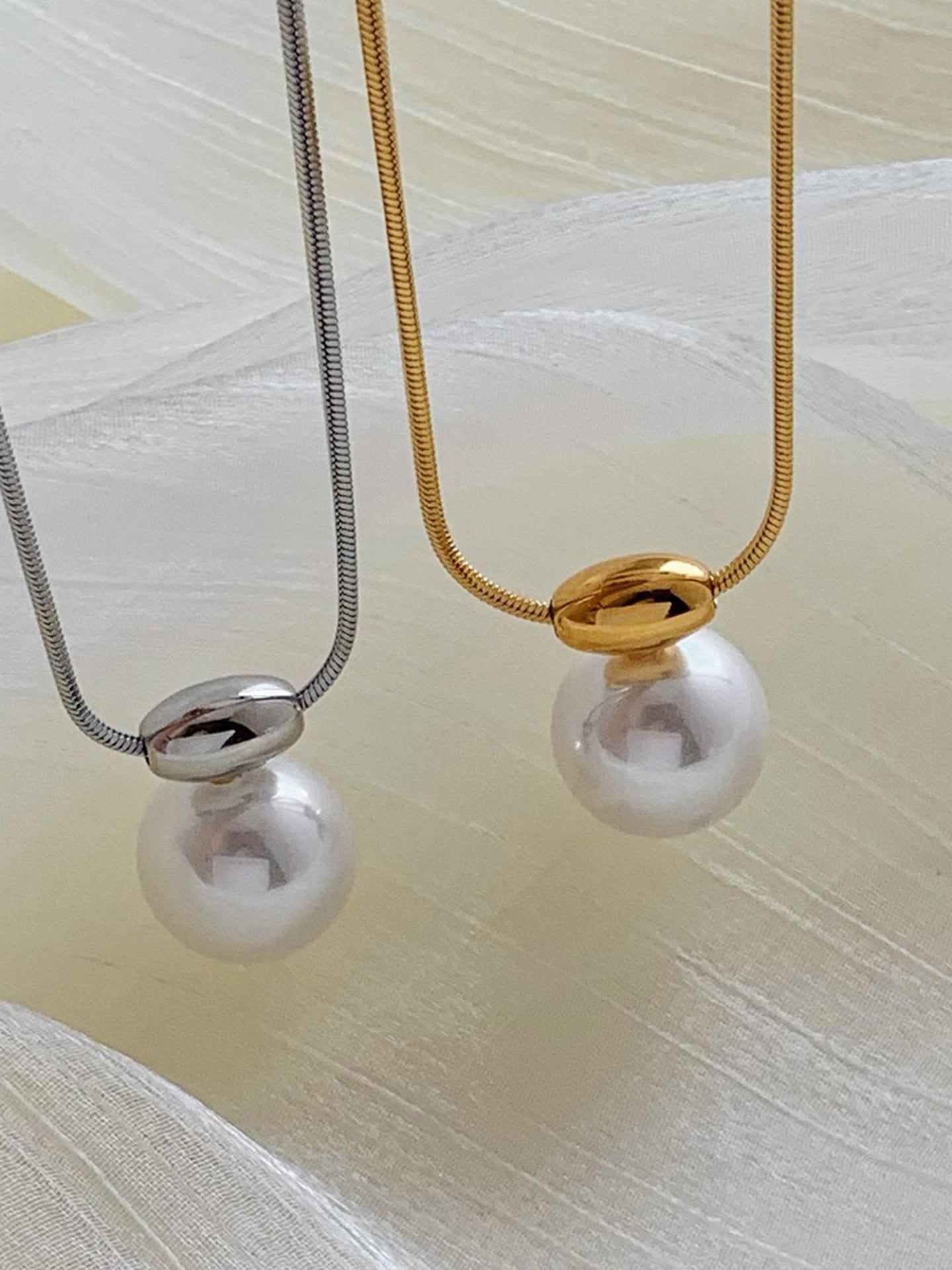 PEARL PENDANT NECKLACE