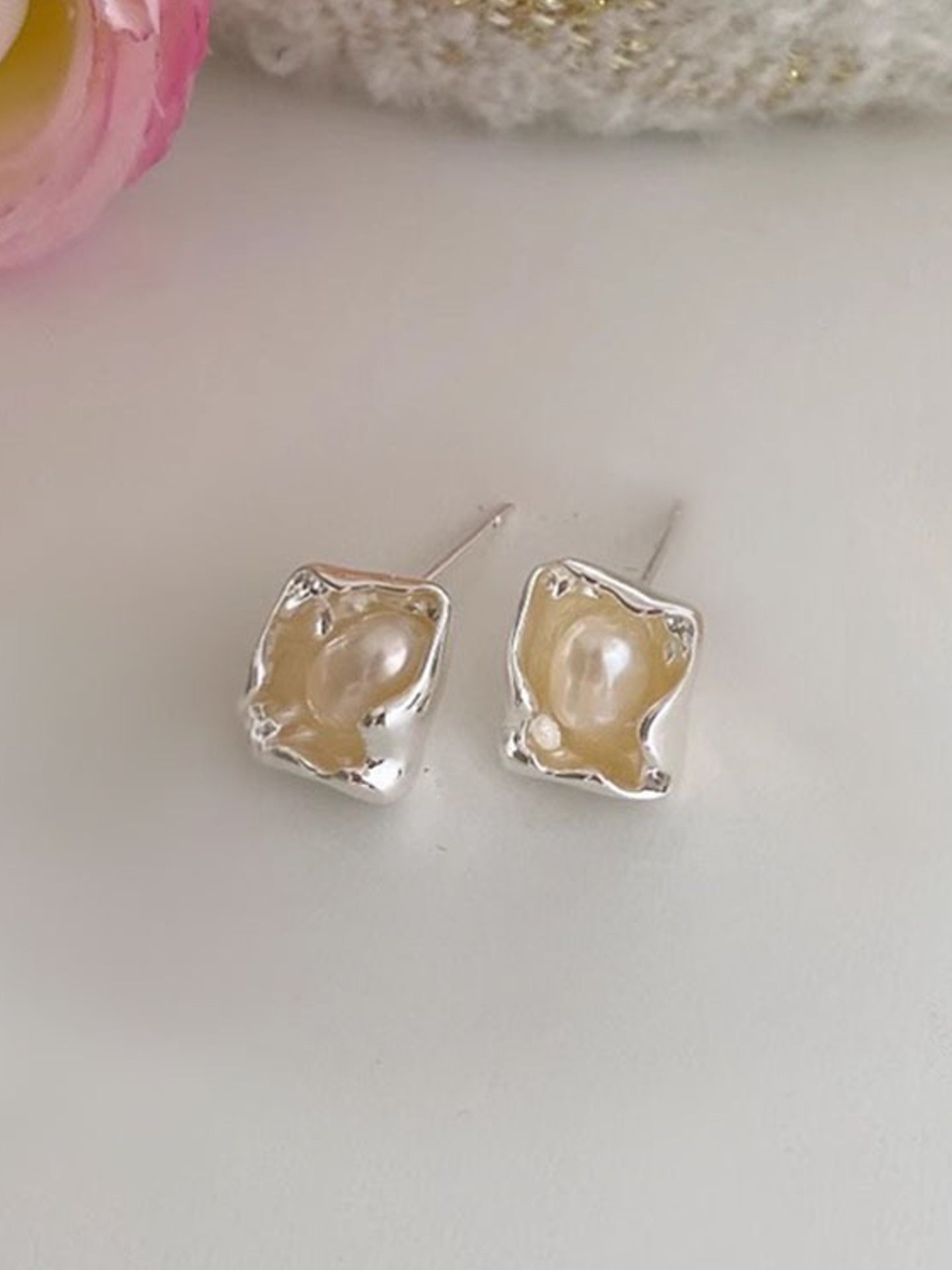 FRESHWATER PEARL EARRINGS