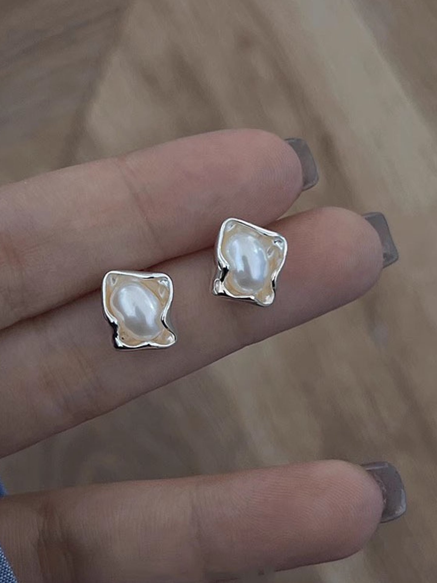 FRESHWATER PEARL EARRINGS