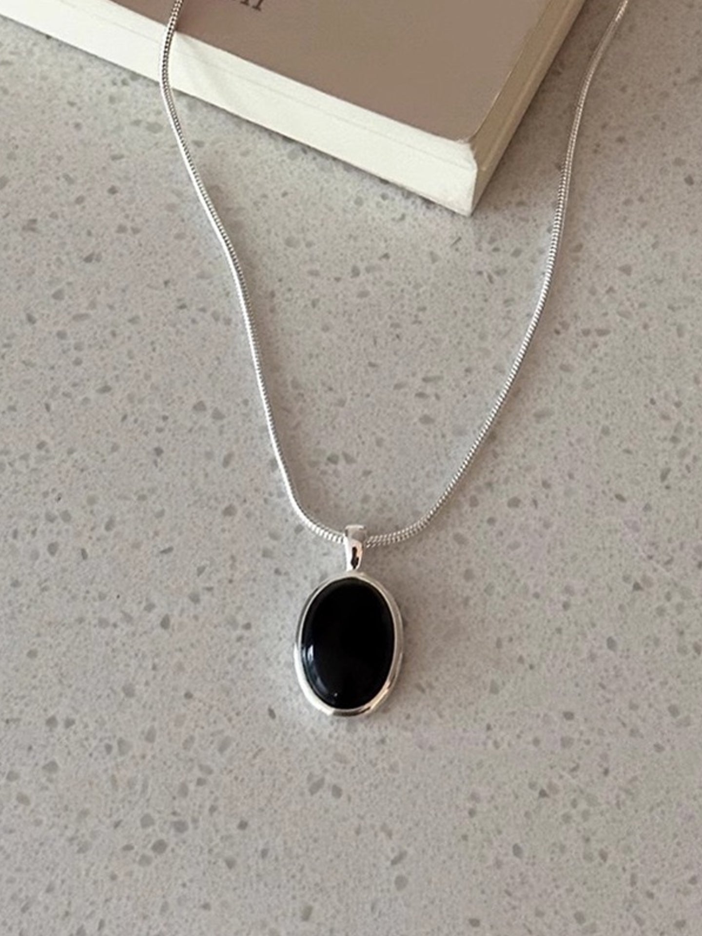 BLACK AGATE NECKLACE