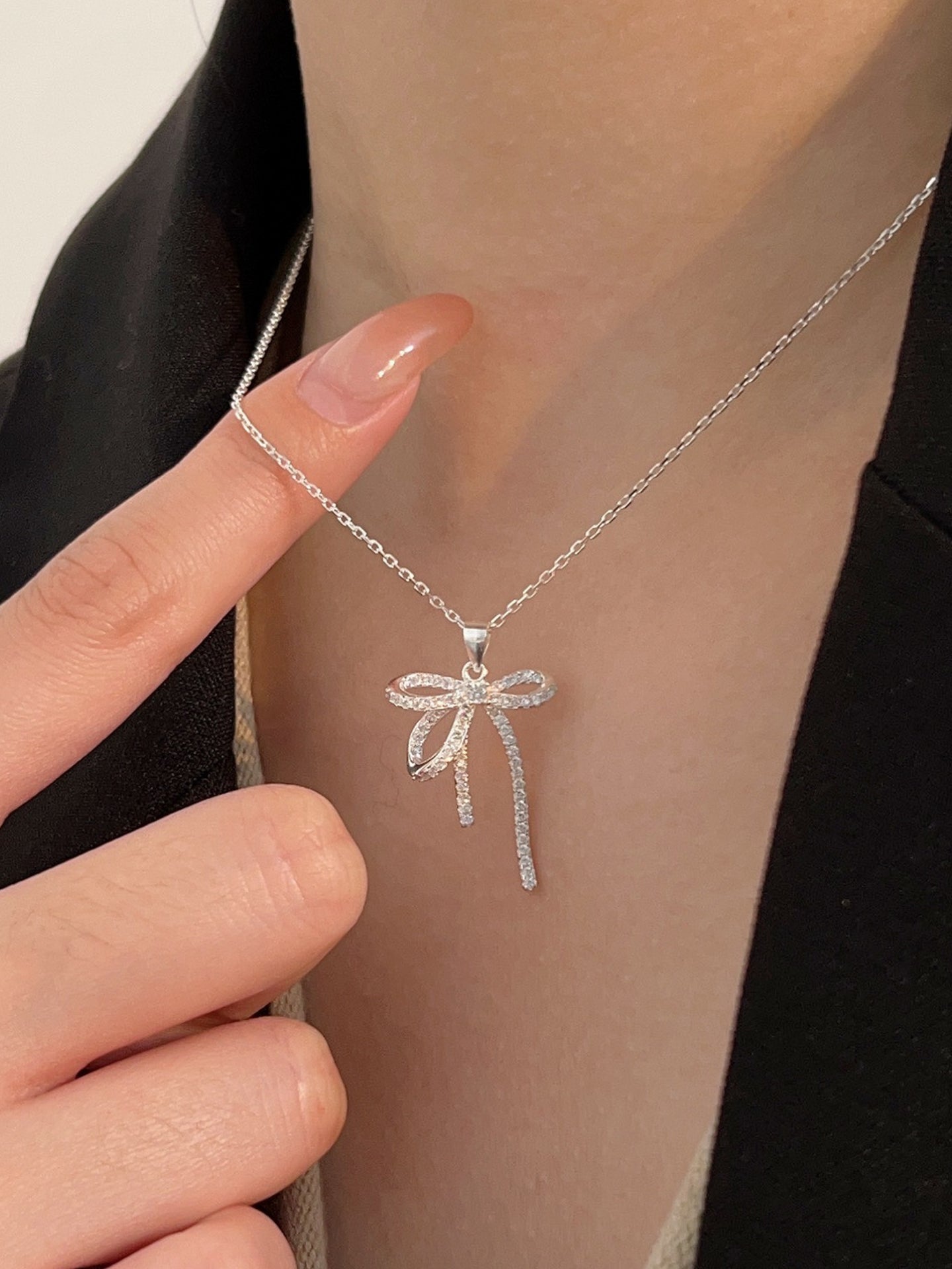 BOW NECKLACE
