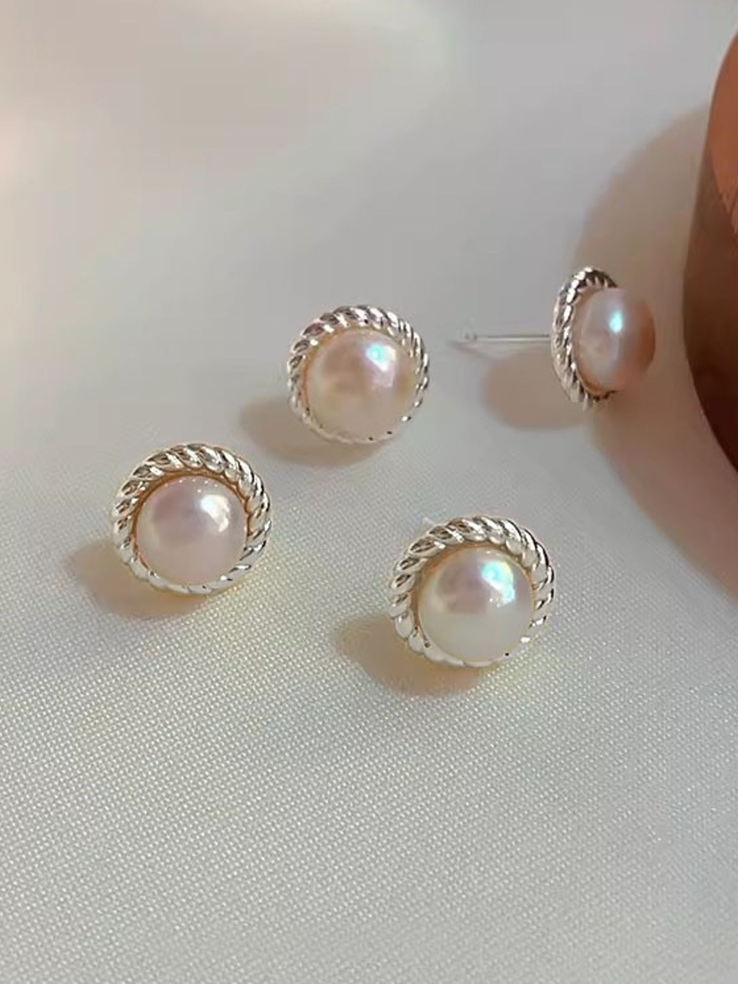 MOONWAVE PEARL EARRINGS