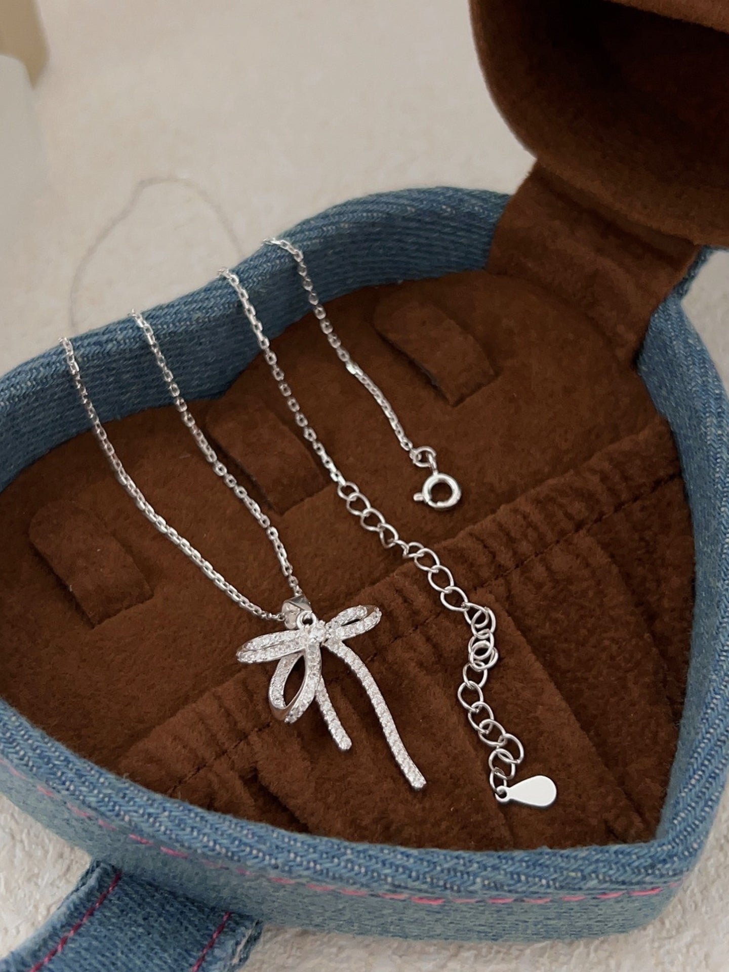 BOW NECKLACE