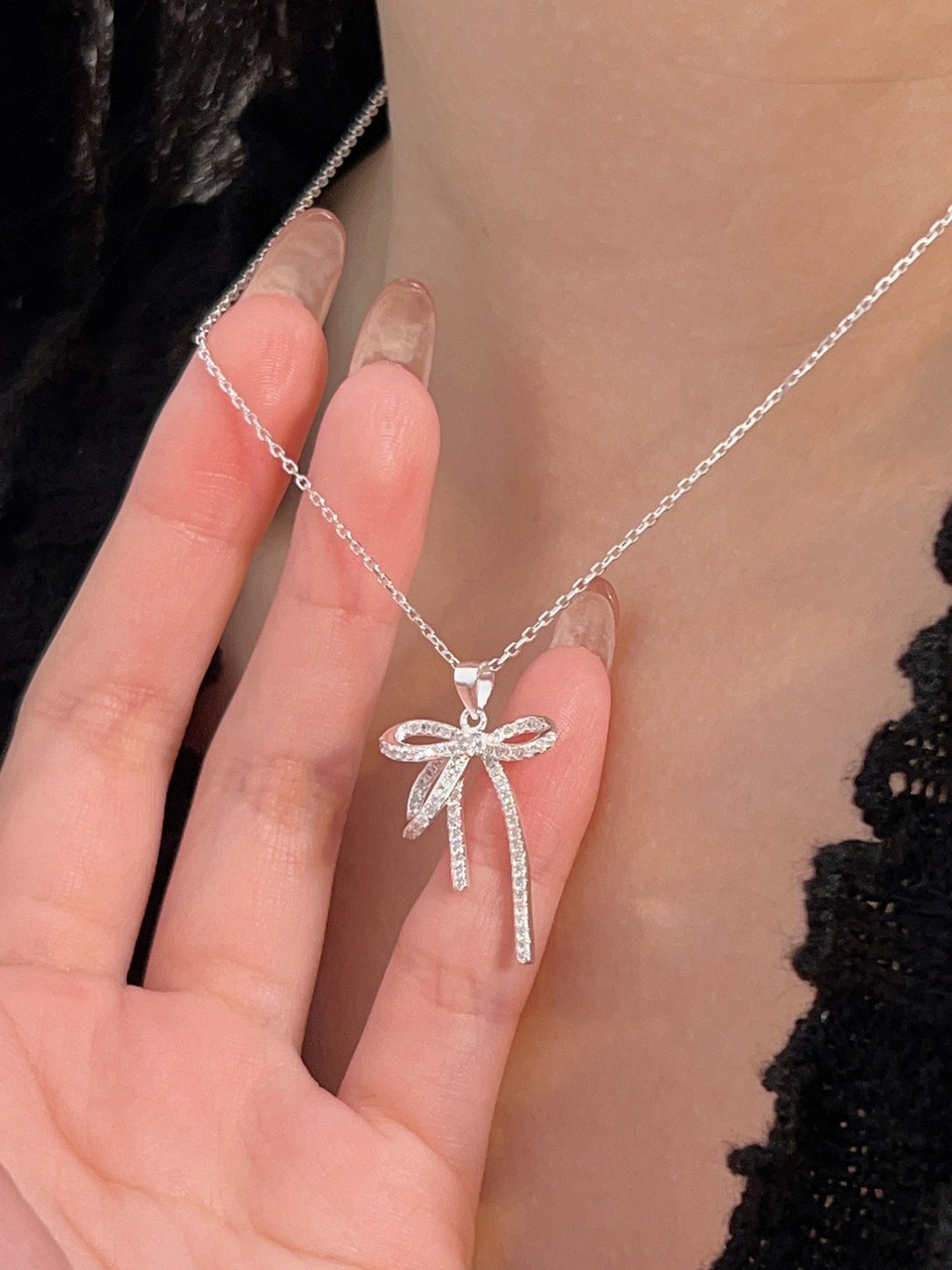 BOW NECKLACE