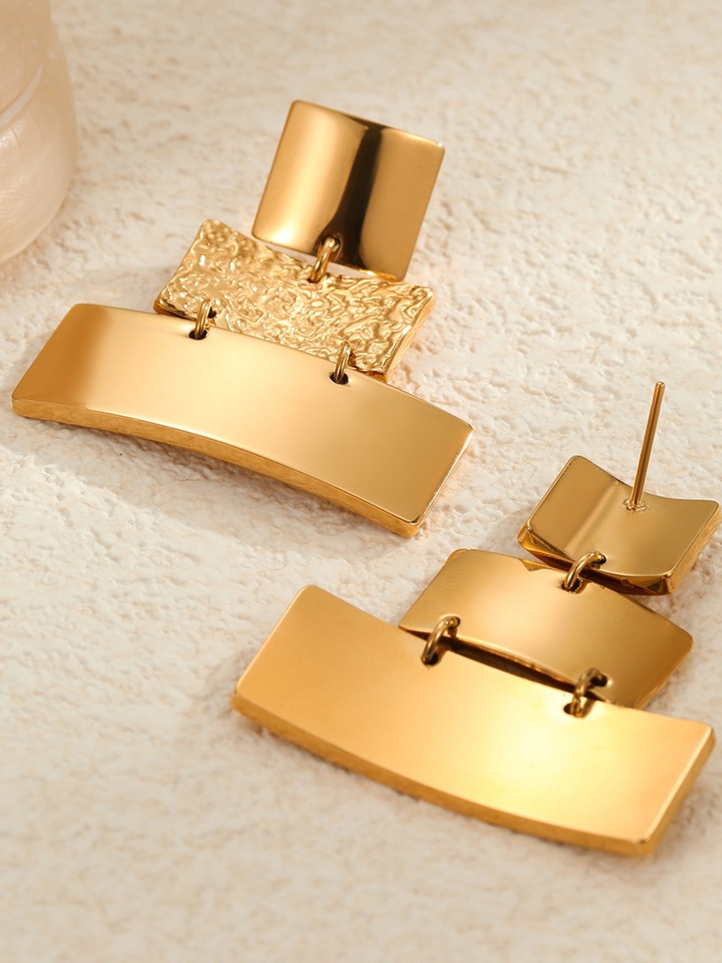 GEOMETRIC PLEATED EARRINGS