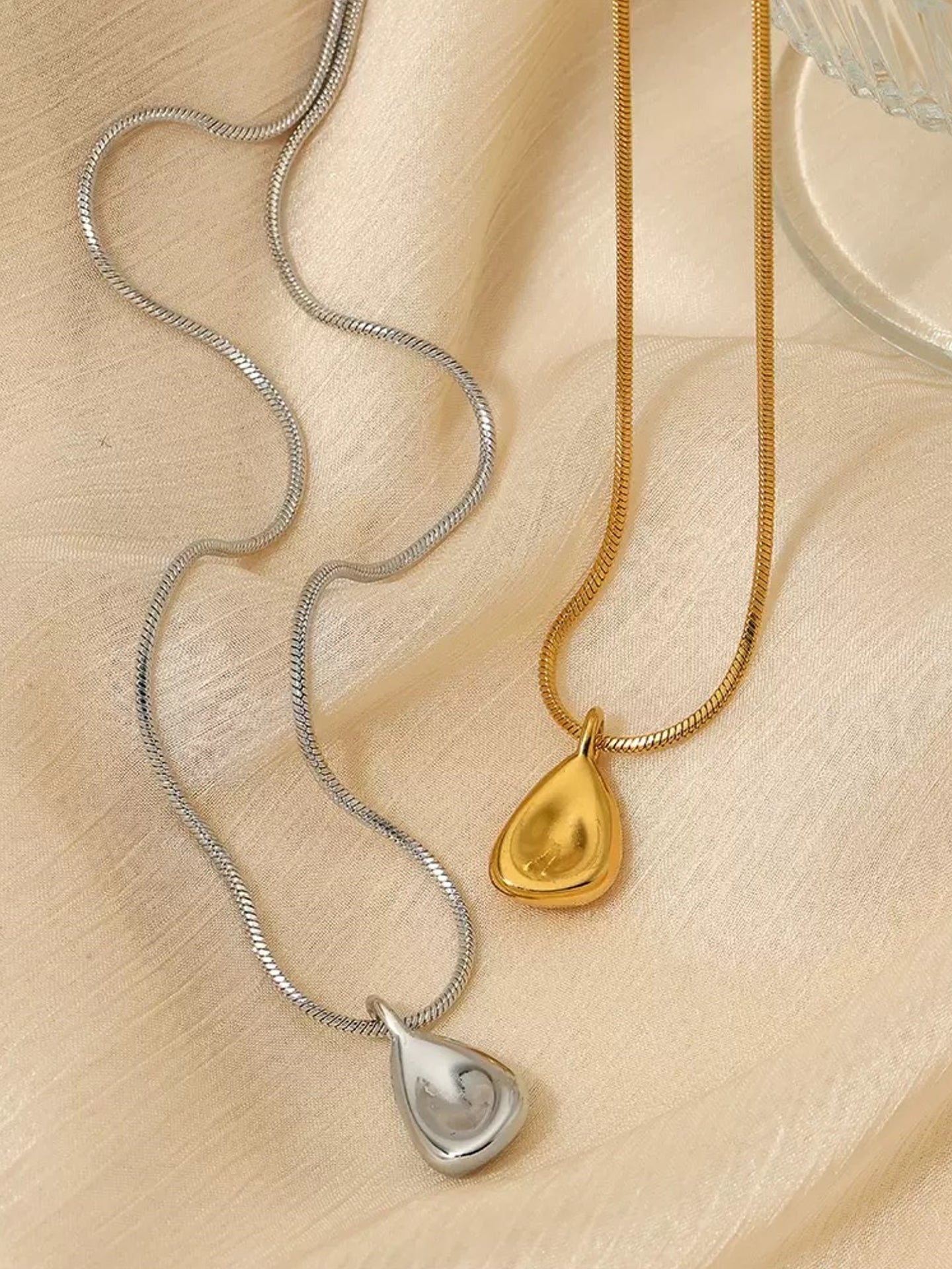 IRREGULAR PENDANT NECKLACE