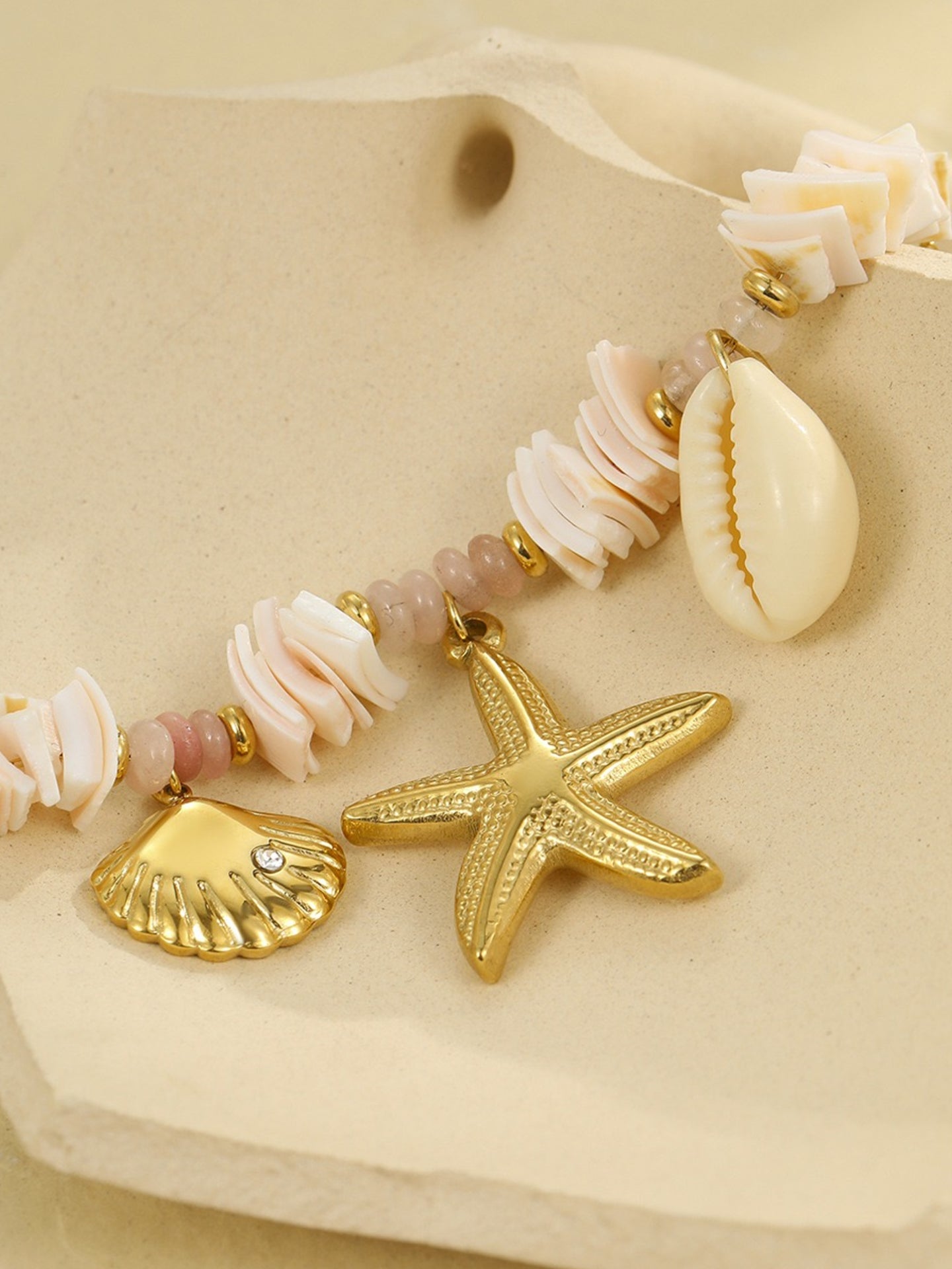 PURE SEA SHELL NECKLACE
