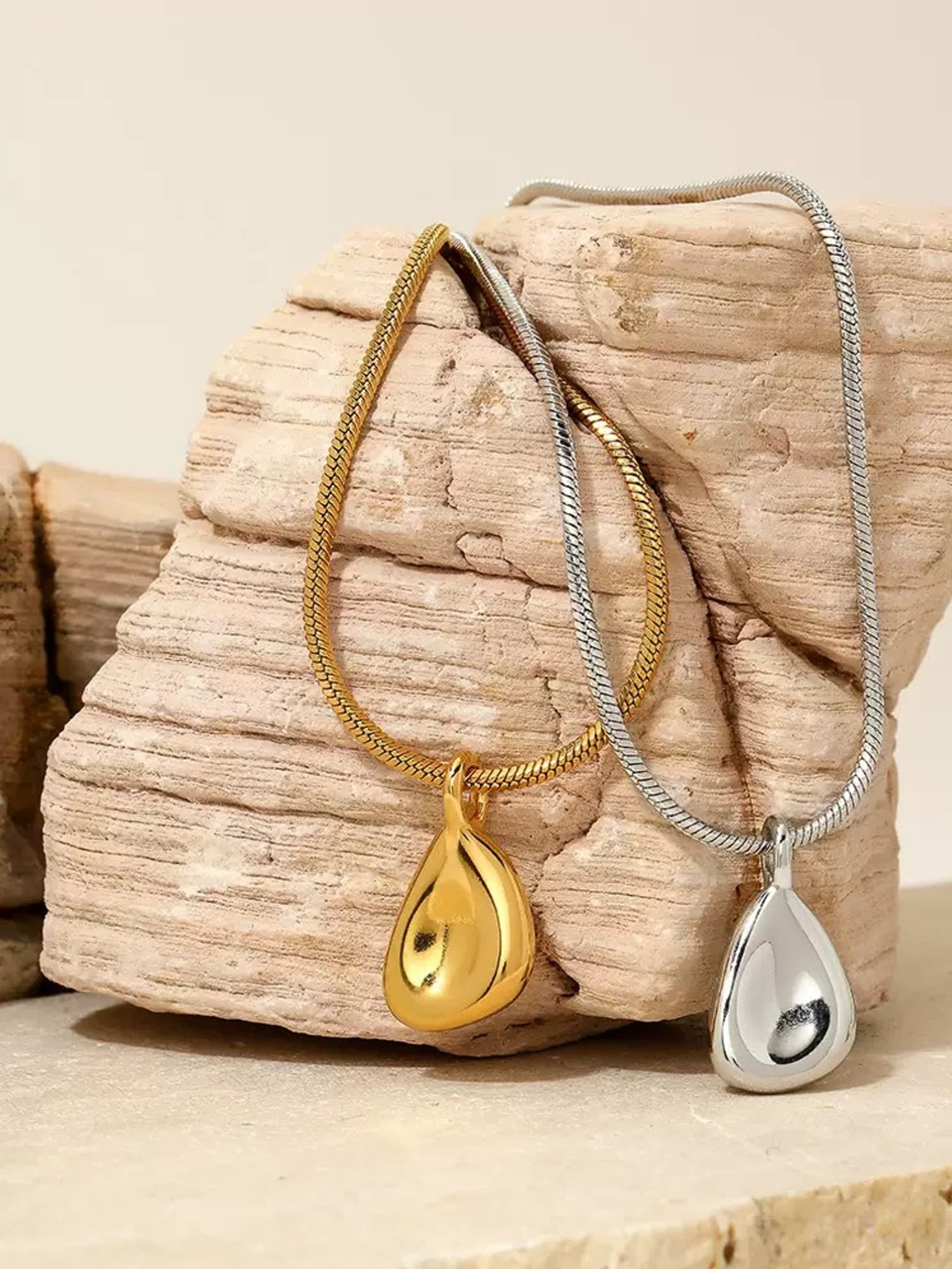 IRREGULAR PENDANT NECKLACE