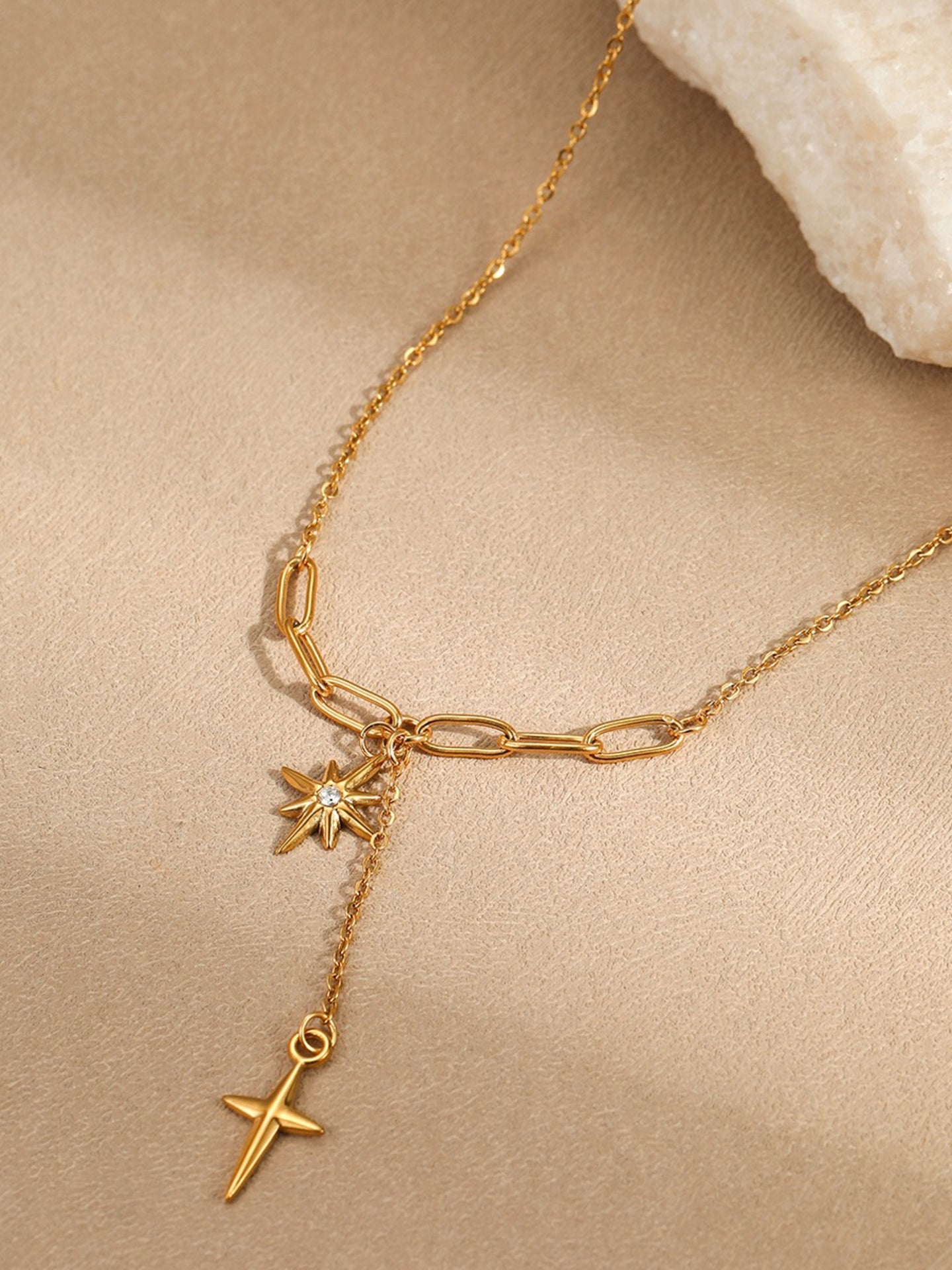 EIGHT-POINTED STAR NECKLACE