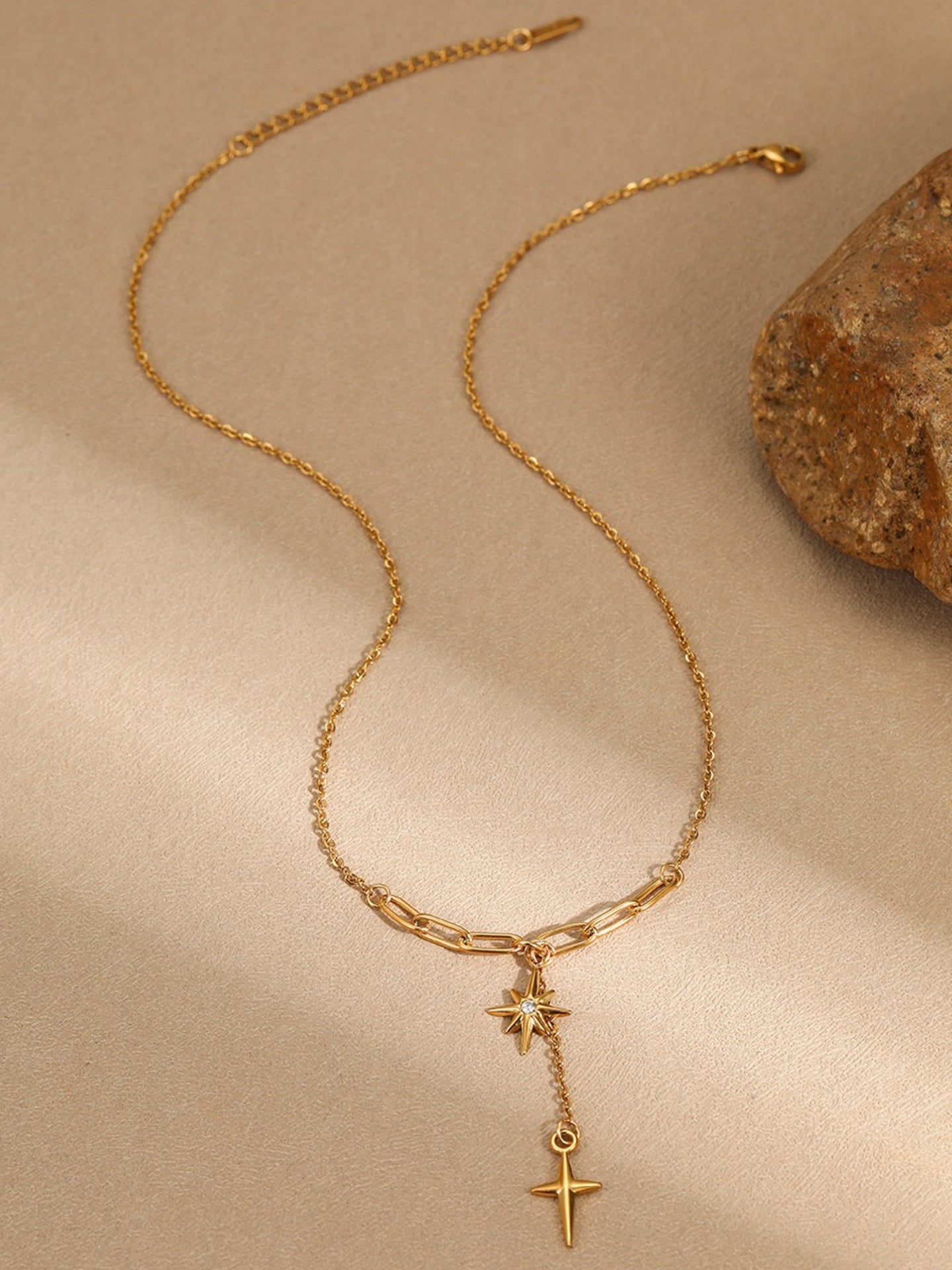 EIGHT-POINTED STAR NECKLACE