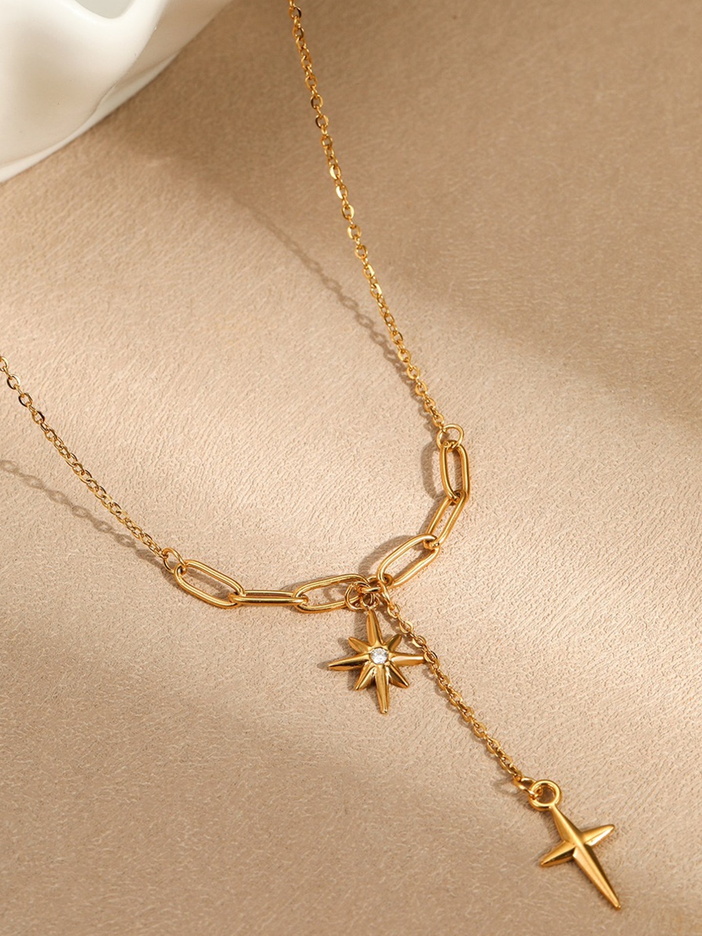 EIGHT-POINTED STAR NECKLACE