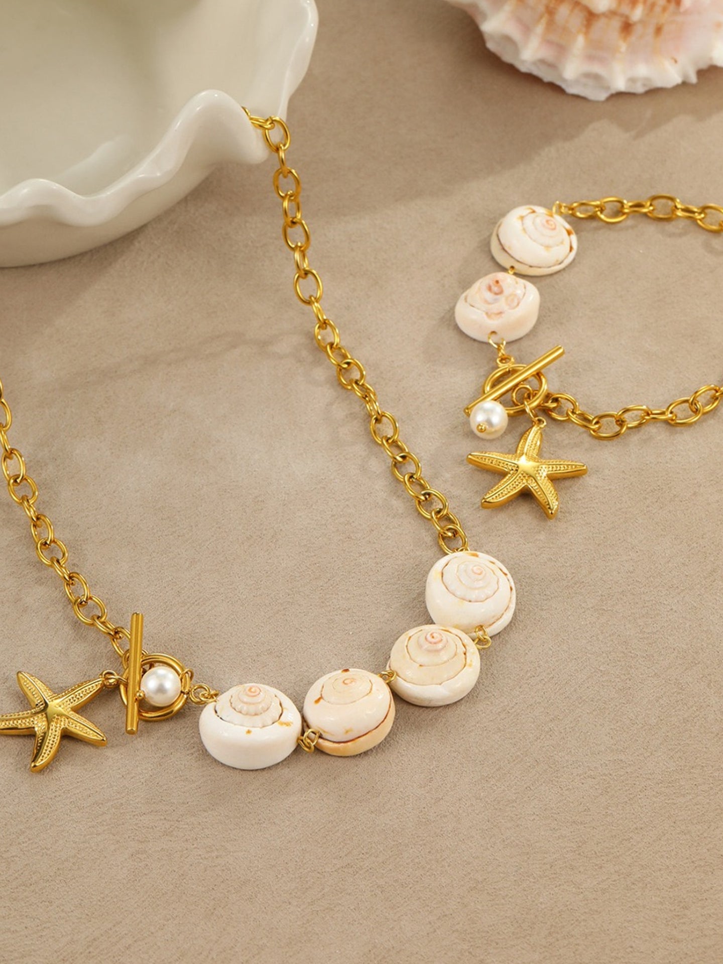 WIND & SHELL NECKLACE