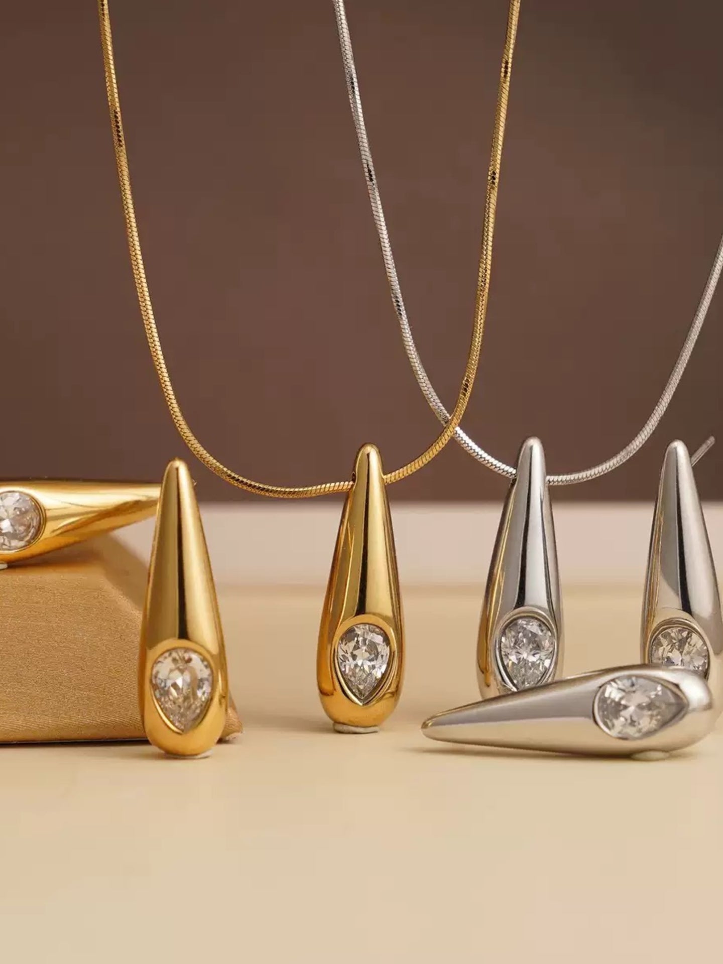 WATERDROP EARRINGS