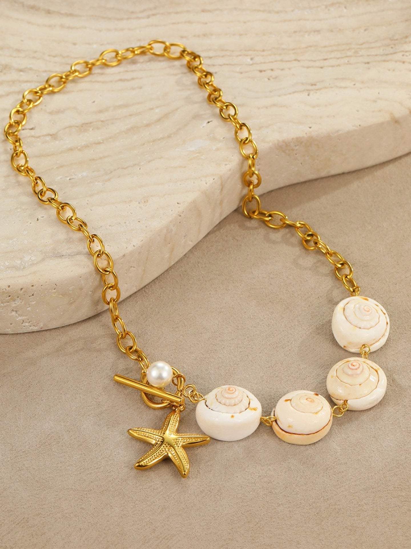 WIND & SHELL NECKLACE