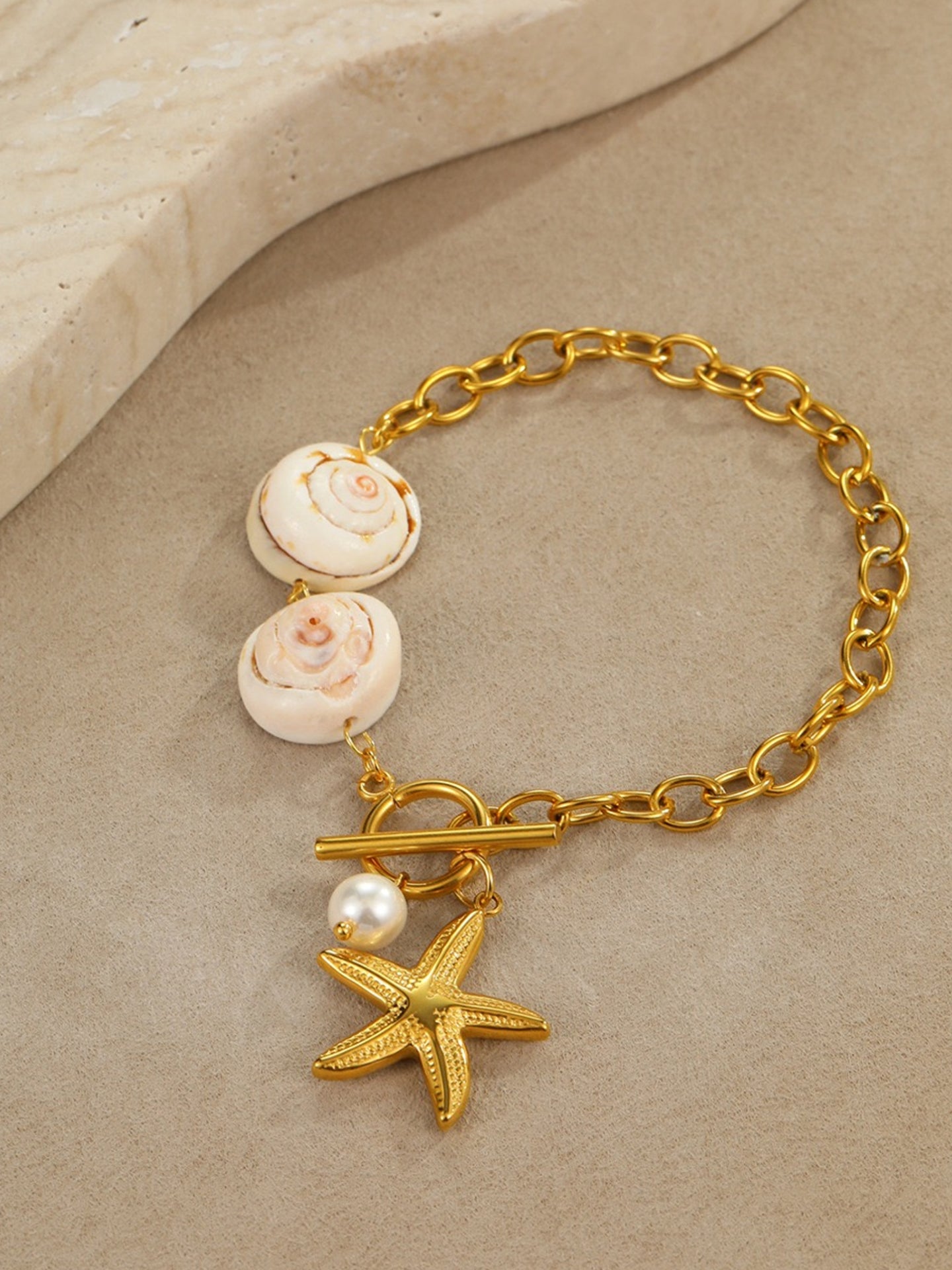 WIND & SHELL NECKLACE