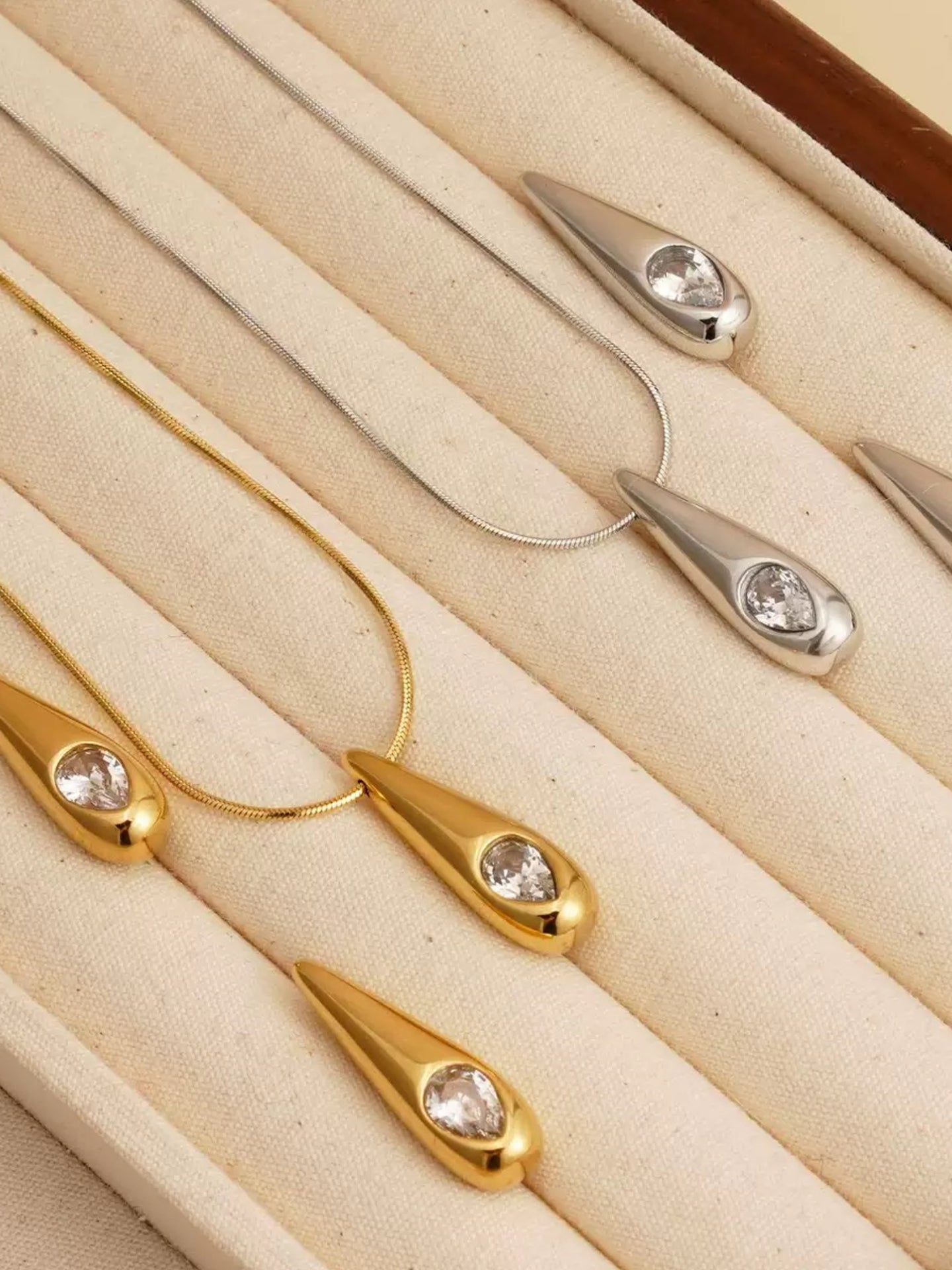 WATERDROP EARRINGS