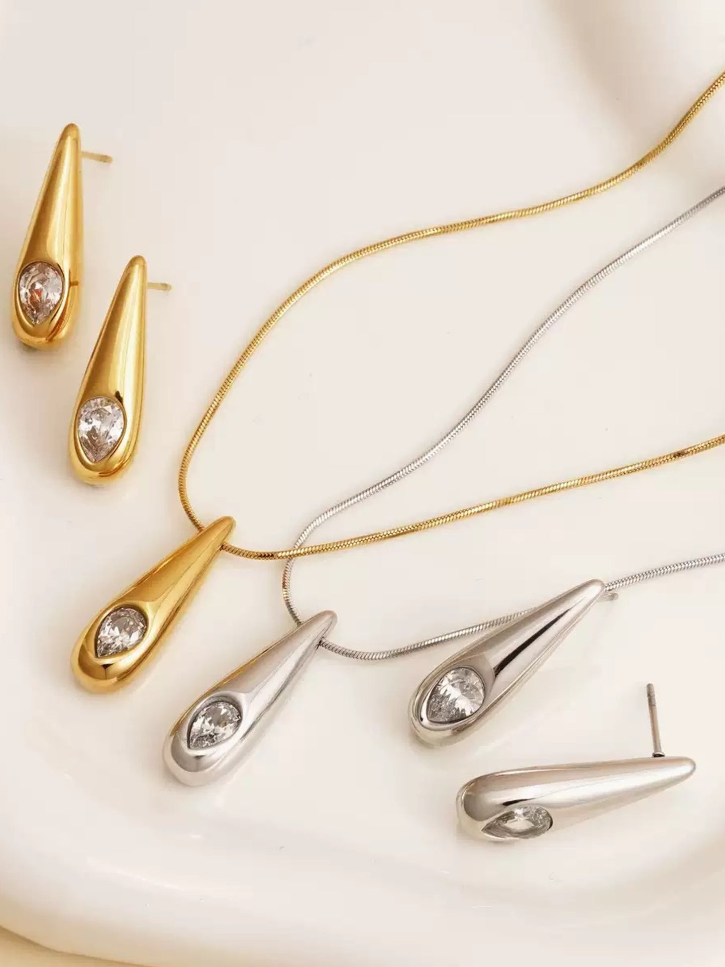 WATERDROP EARRINGS