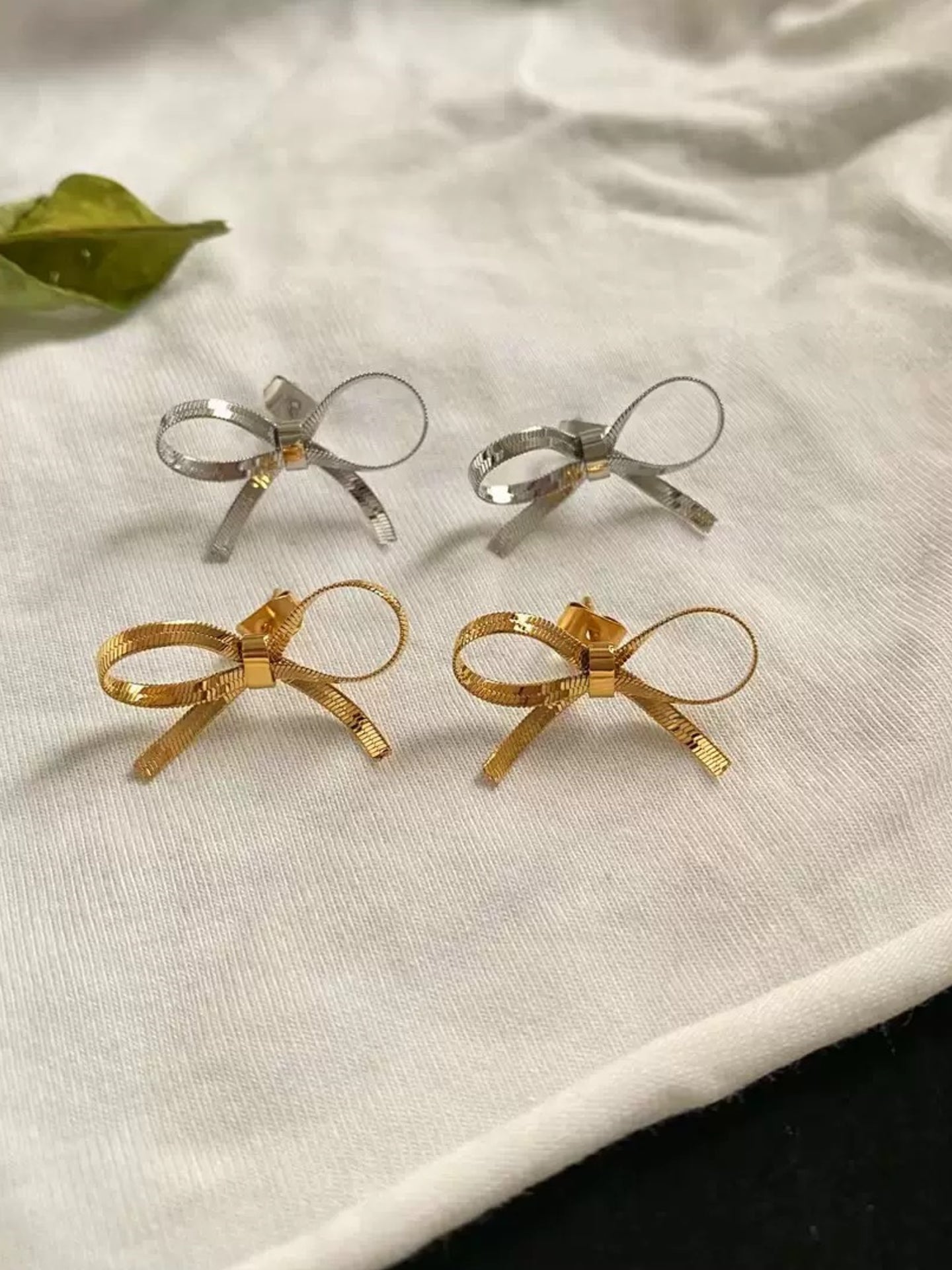 BOW EARRINGS