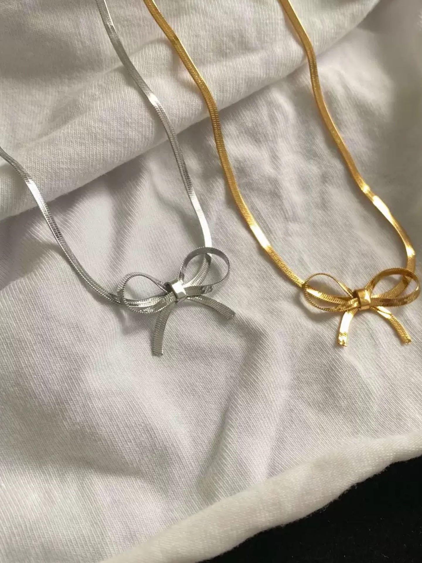 BOW NECKLACE