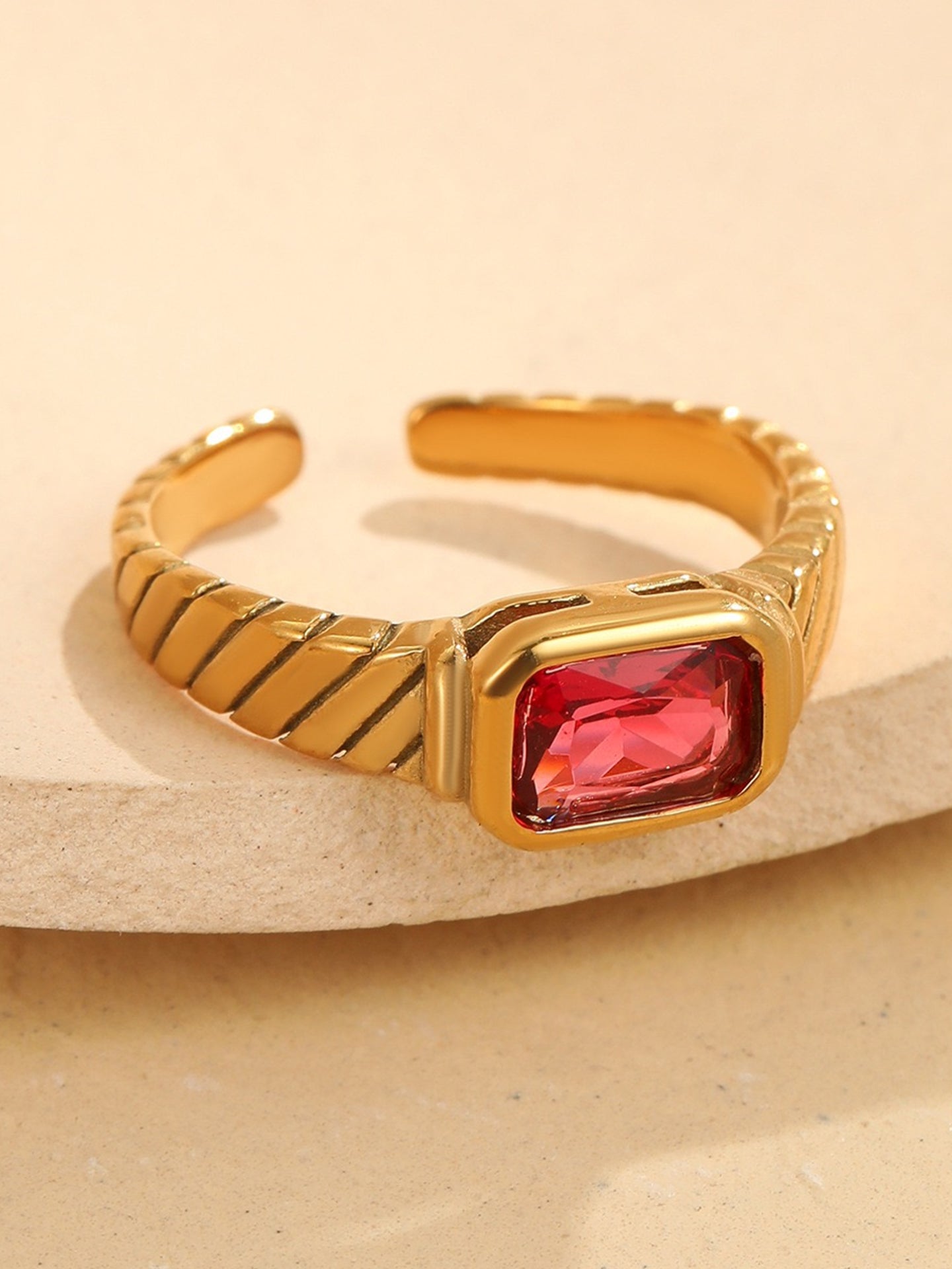 VINTAGE ZIRCON RING