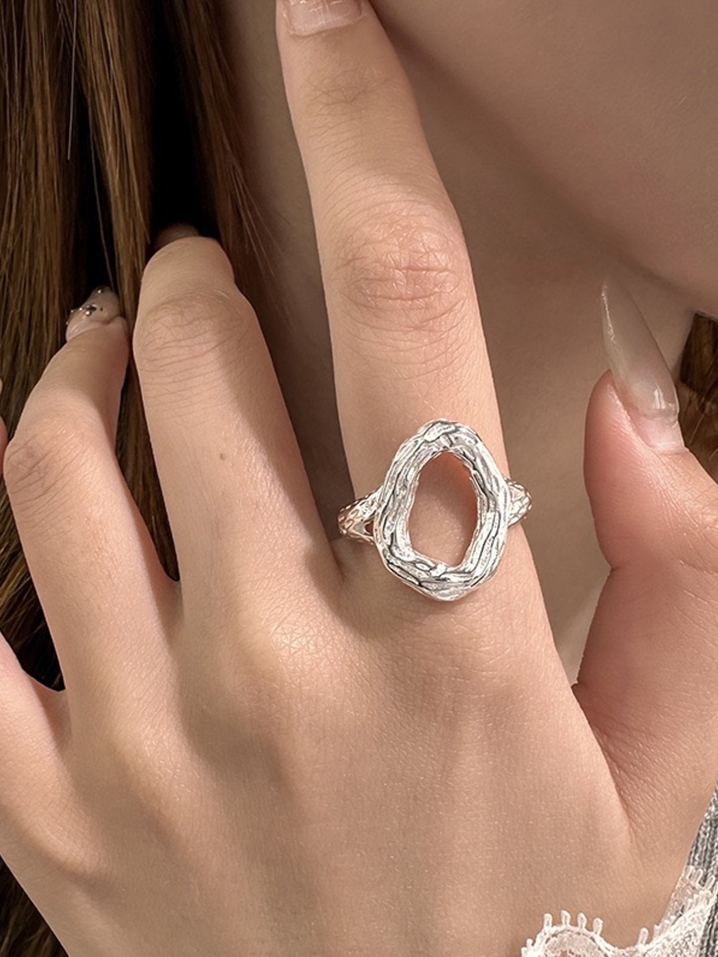 TEXTURED CUTOUT RING